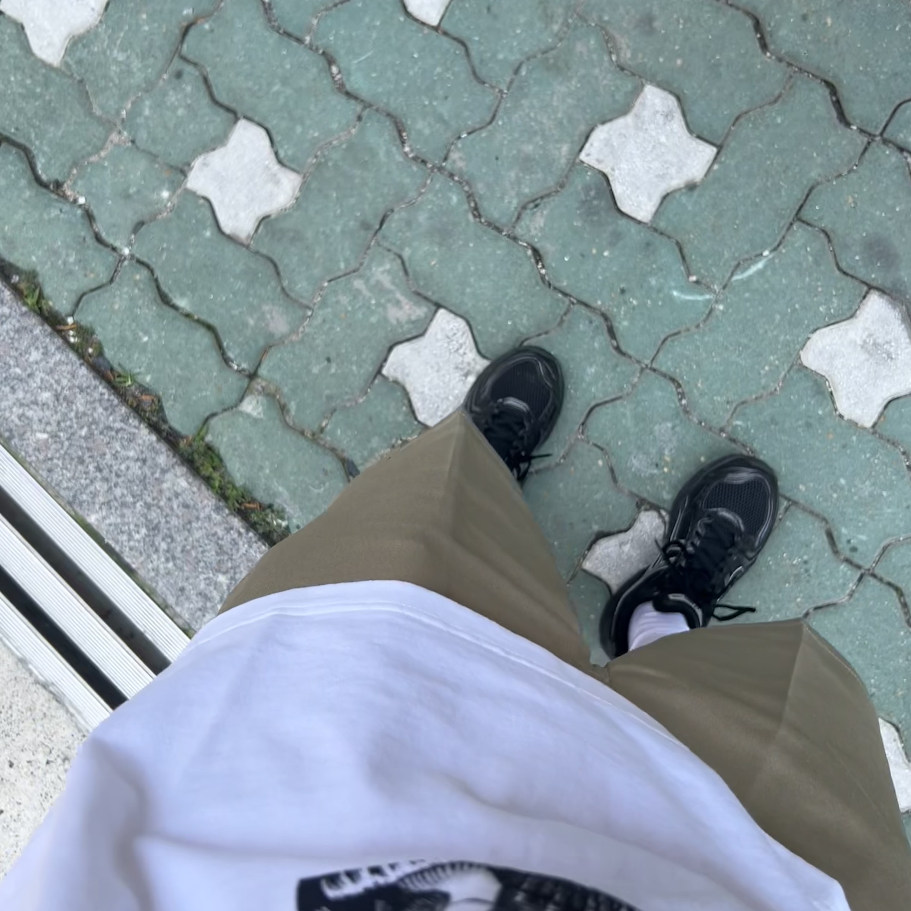 Asics Gel-Kayano 14 Black Pure Silver, Uniqlo UT x Berserk Manga Curation Graphic T-Shirt A White - KR 착용 스타일 - 2