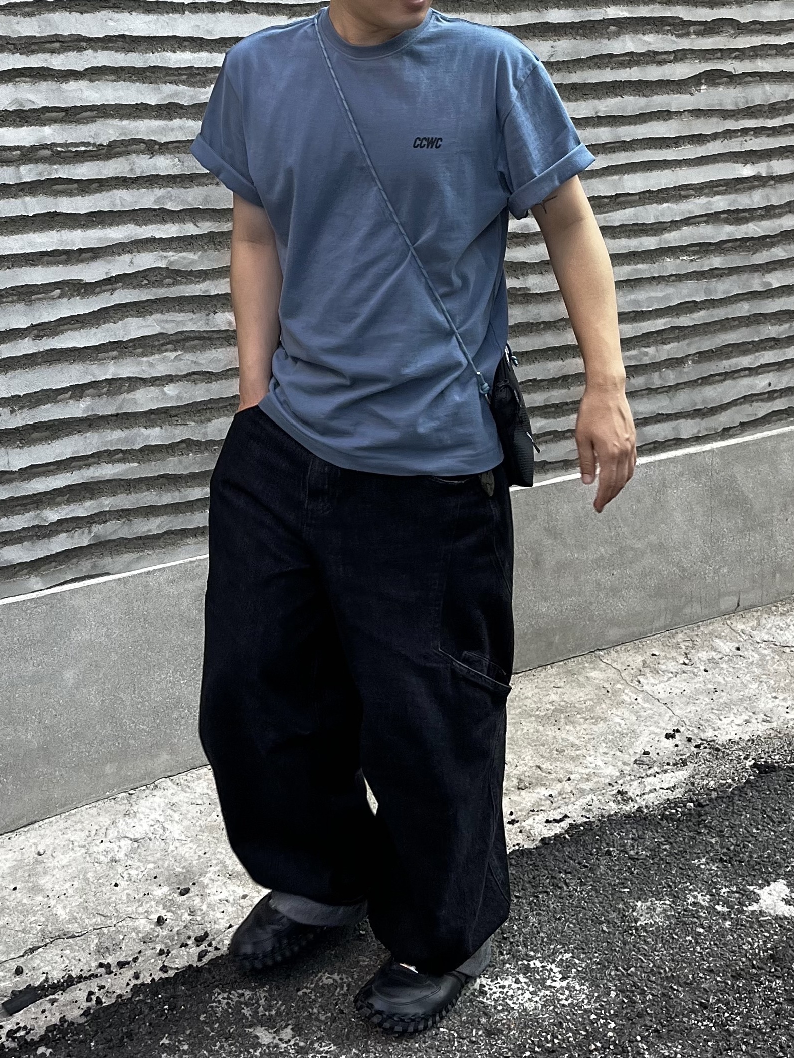 noun Side Line Cargo Denim Pants Black, Nike x Jacquemus J Force 1 Low LX SP Black 착용 스타일 - 4