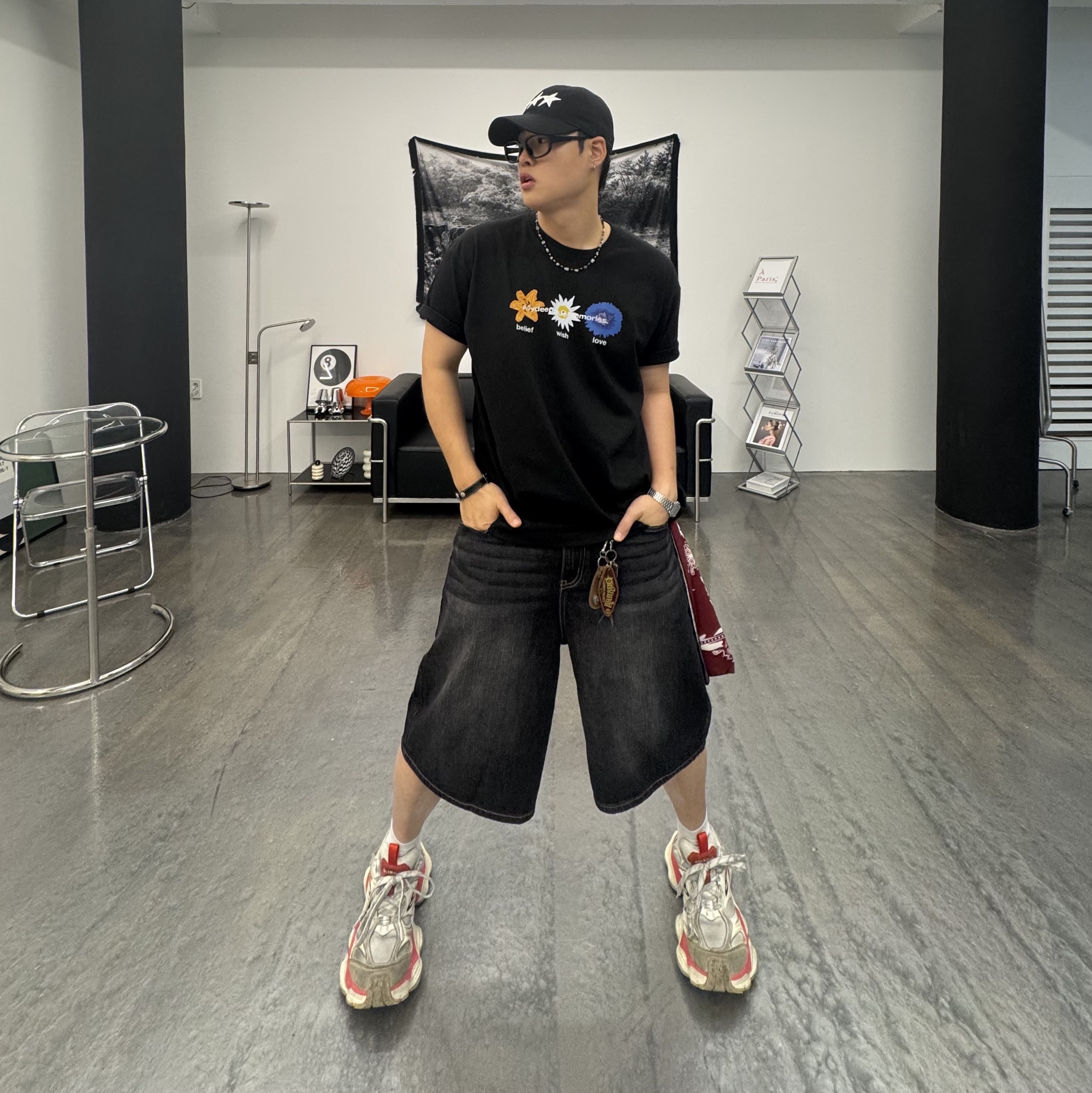 Balenciaga Cargo Sneakers Beige Grey Red 착용 스타일 - 2