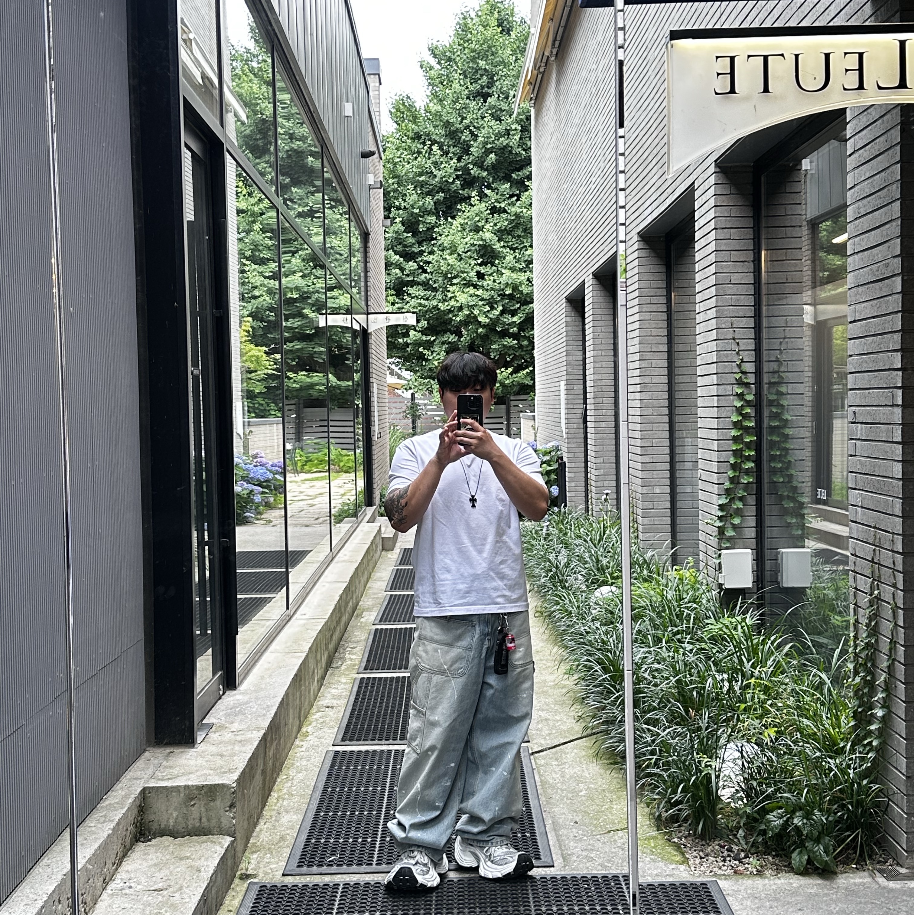 Balenciaga 10XL Sneakers White Grey Silver Black, Project G/R Backward Carpenter Pants Blue 착용 스타일
