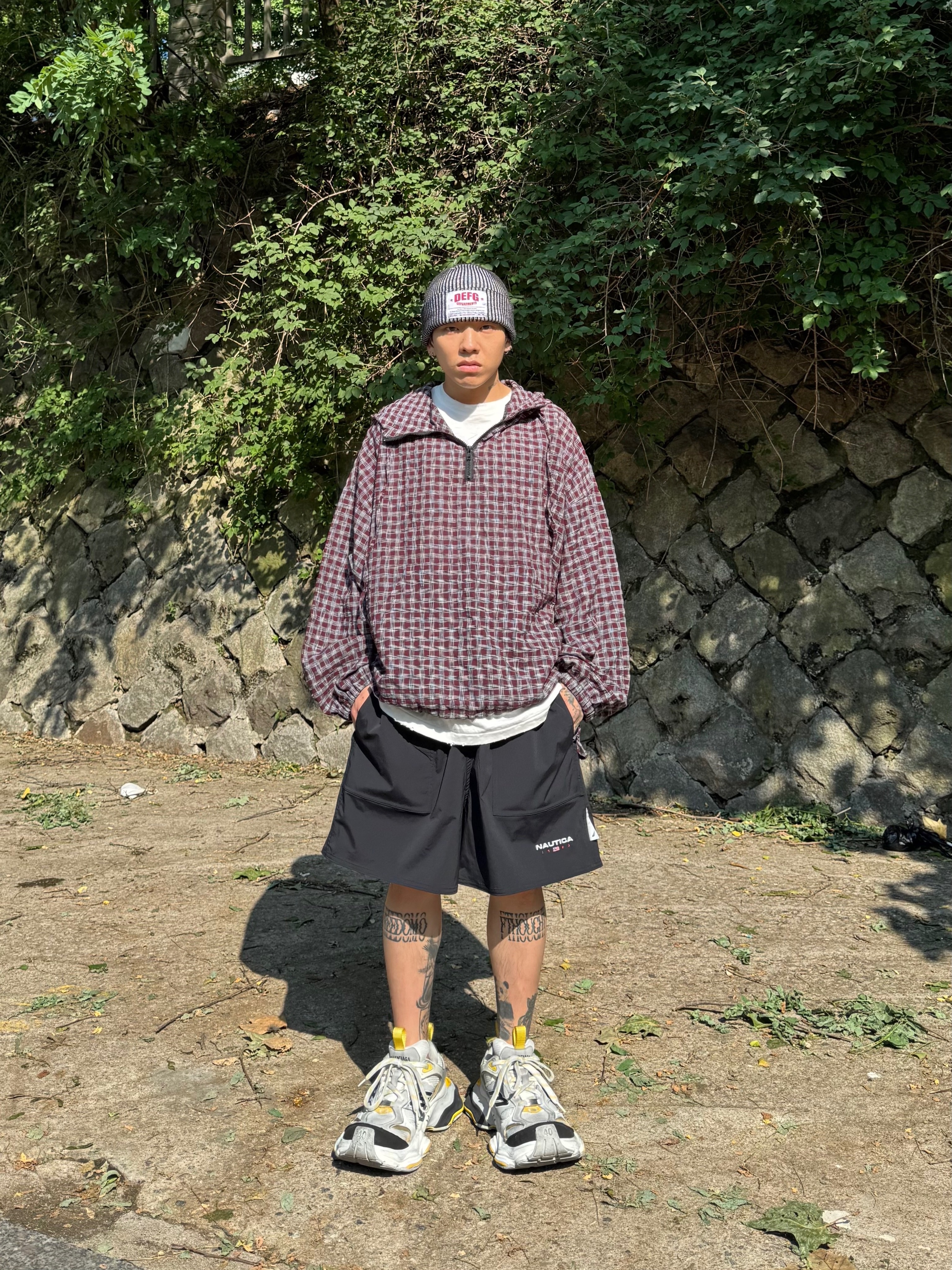 Balenciaga Cargo Sneakers Grey Black Yellow 착용 스타일 - 2