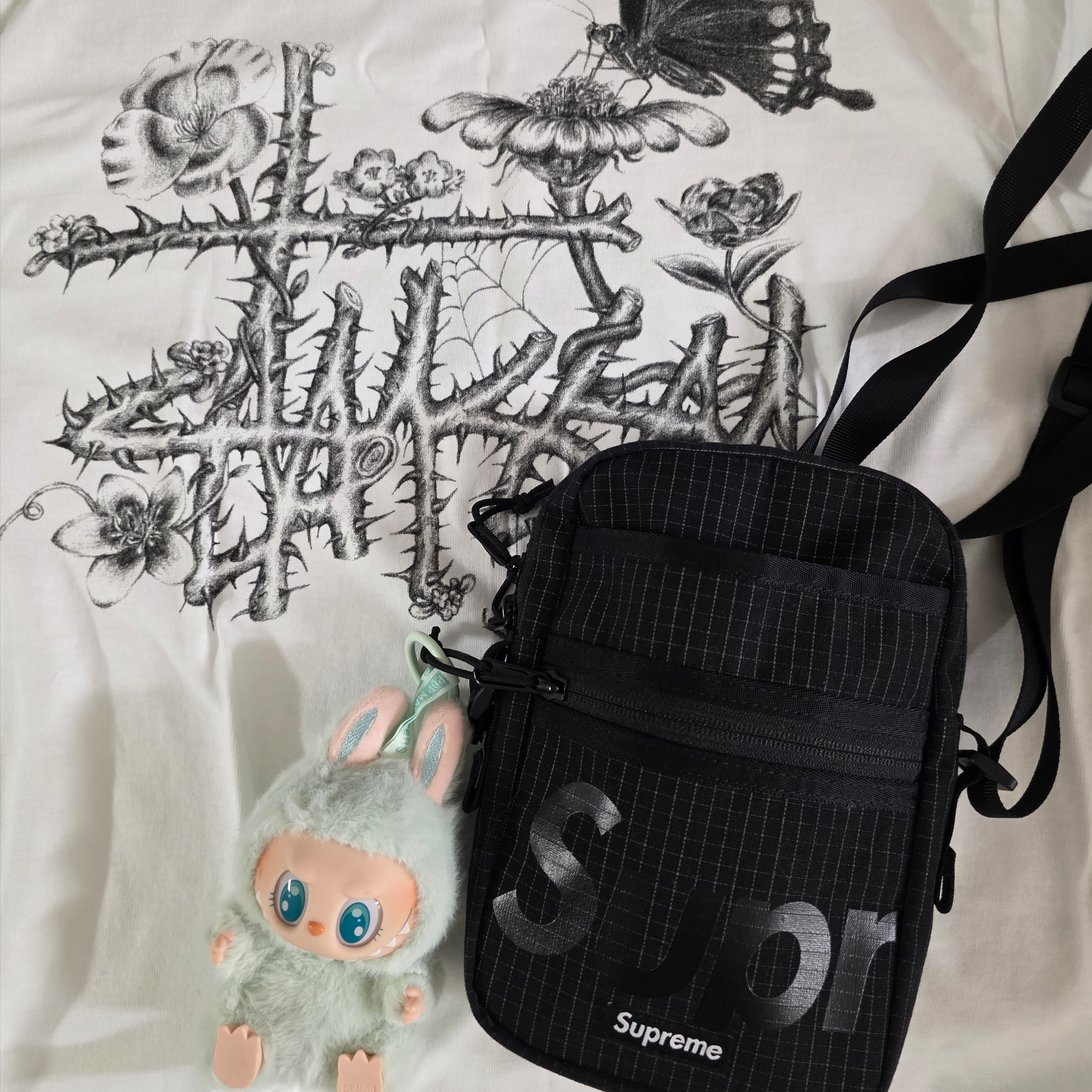 Stussy In Bloom T-Shirt White, Pop Mart Labubu Let's Play Together Doll Series Ququ Keyring (Opened Case) 착용 스타일 - 1