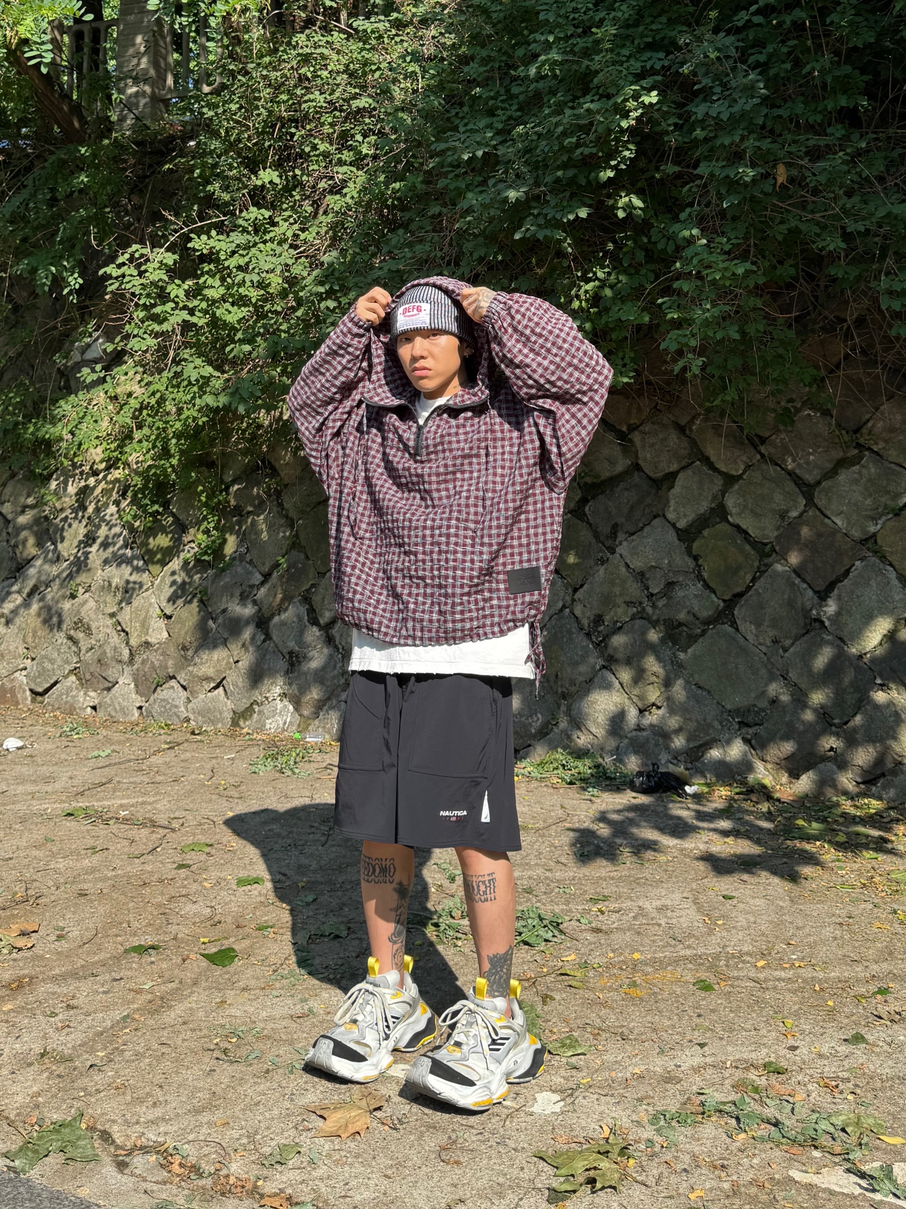 Balenciaga Cargo Sneakers Grey Black Yellow 착용 스타일 - 3