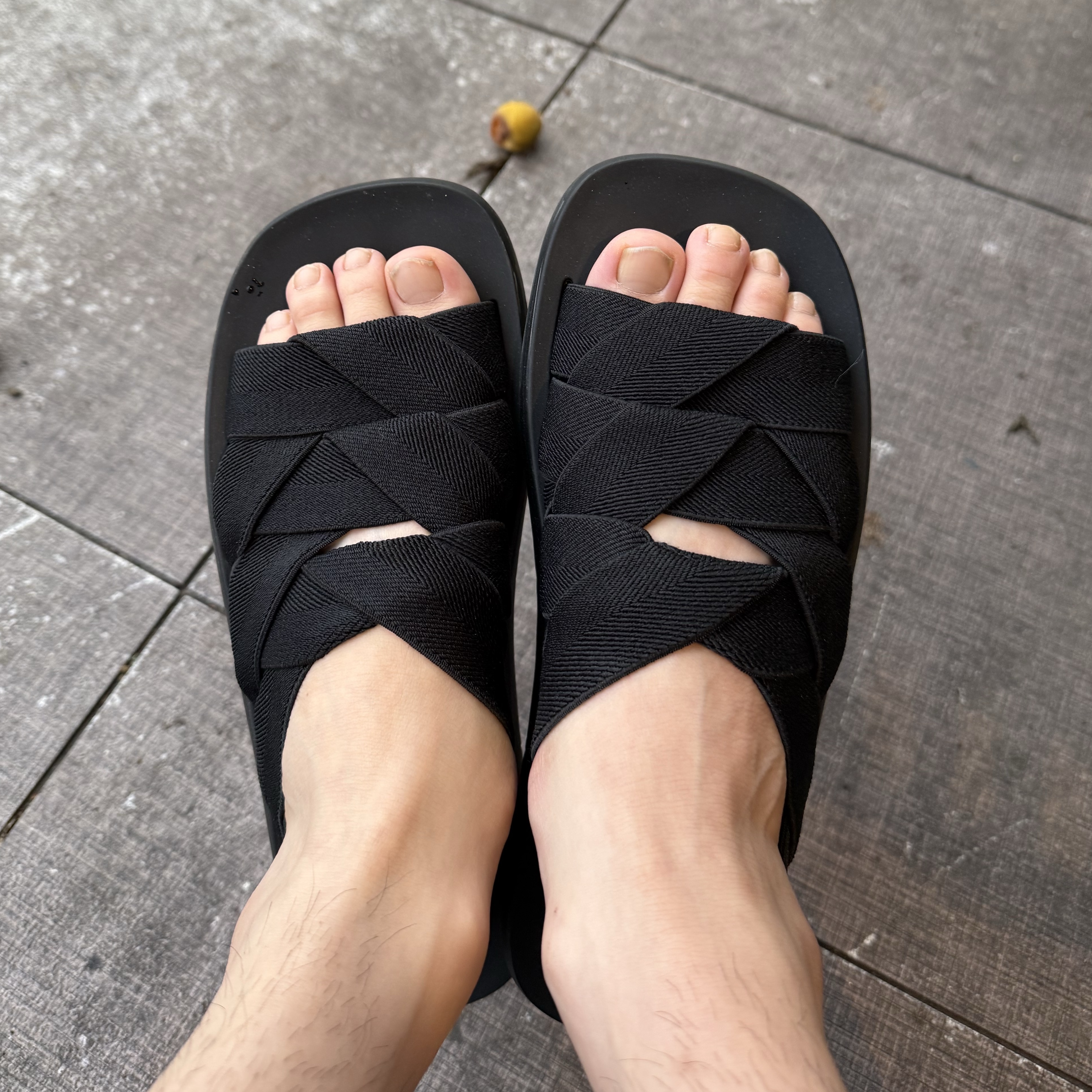 Bottega Veneta Plat Mule Black 착용 스타일 - 3