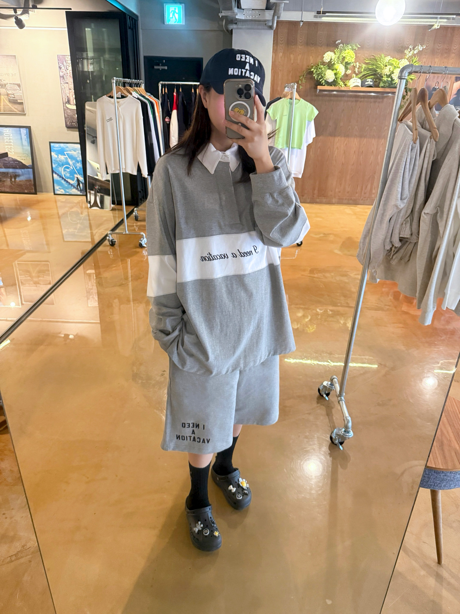 Broken Beat I Need A Vacation Ball Cap Navy, Broken Beat Broken Socks White 착용 스타일 - 2
