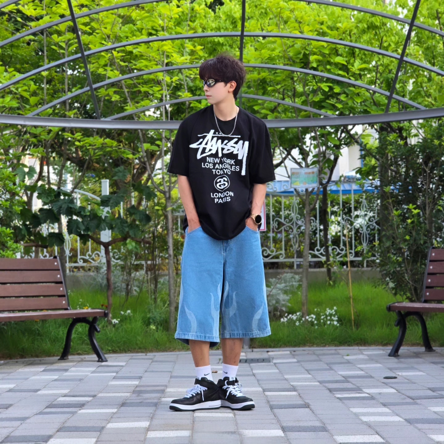 Stussy World Tour T-Shirt Black 2024,2025, Stussy World Tour T-Shirt Black 2023 착용 스타일 - 2