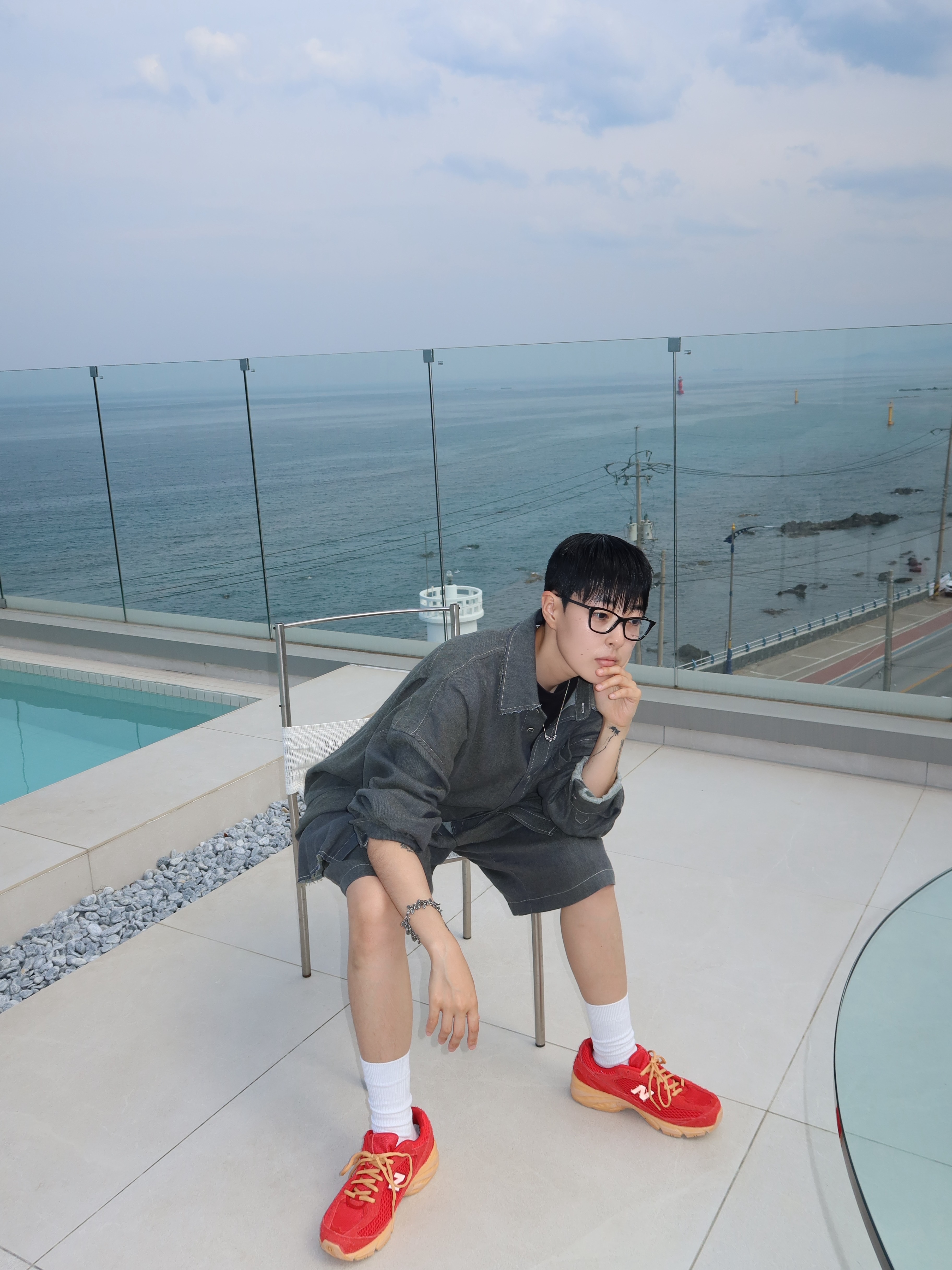 Hono Report Easy Half Pants Faded Denim, Hono Report Oversized Shirts Faded Denim 착용 스타일 - 4