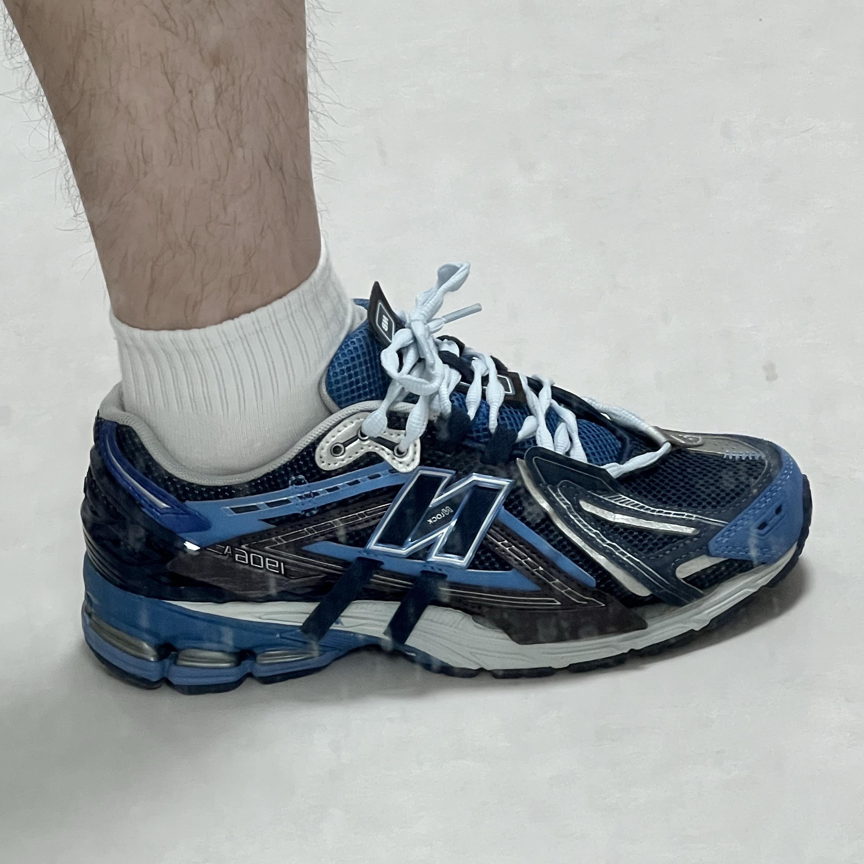 New Balance 1906A Silver Metallic Castlerock, New Balance 1906A Sea Stone Nb Navy 착용 스타일 - 4