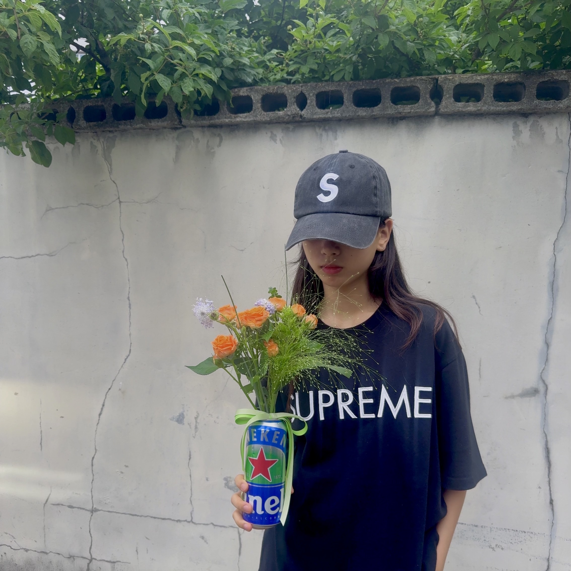 Supreme Capital S/S Top Black - 25SS 착용 스타일