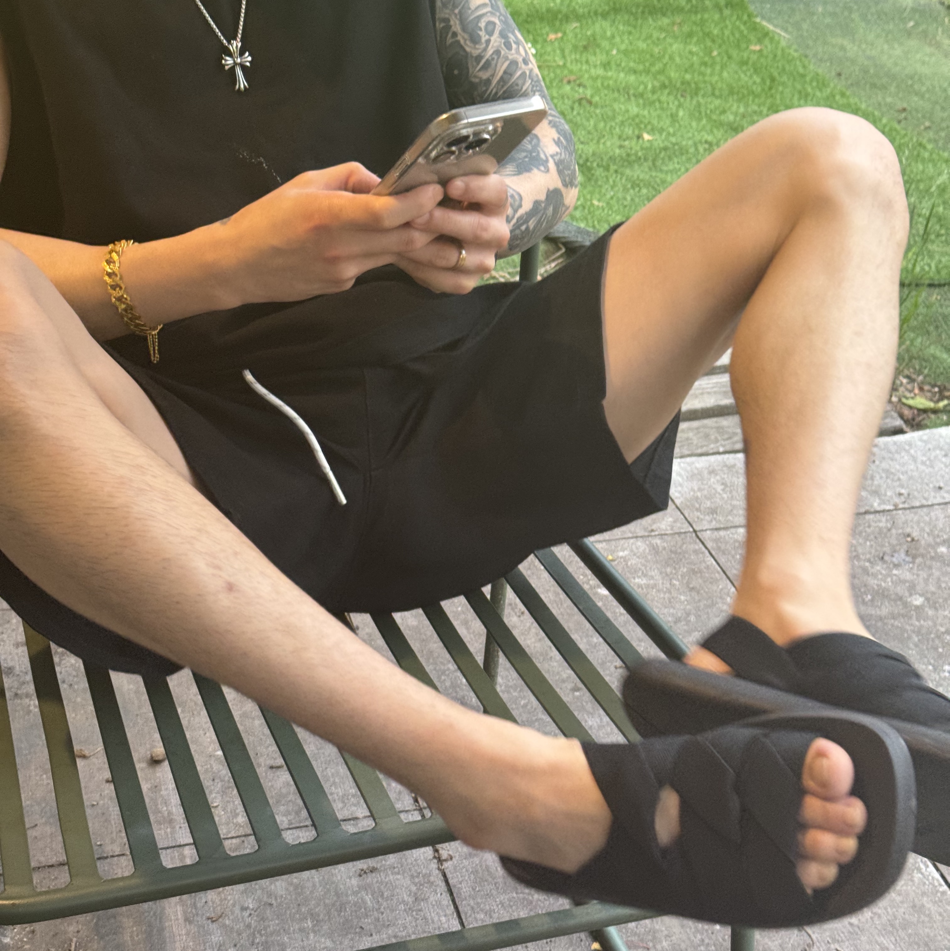 Bottega Veneta Plat Mule Black 착용 스타일 - 1