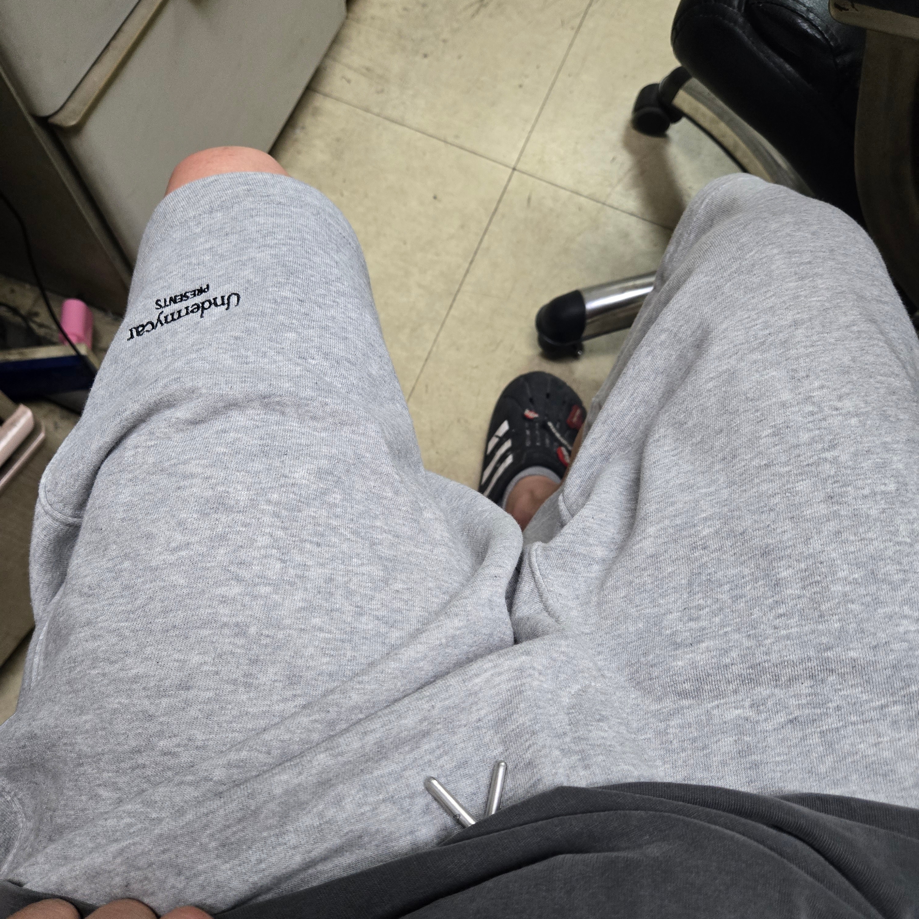 Undermycar Mu.04 Anti Fxxking Logo Play Oversized Sweat Shorts Melange Gray 착용 스타일