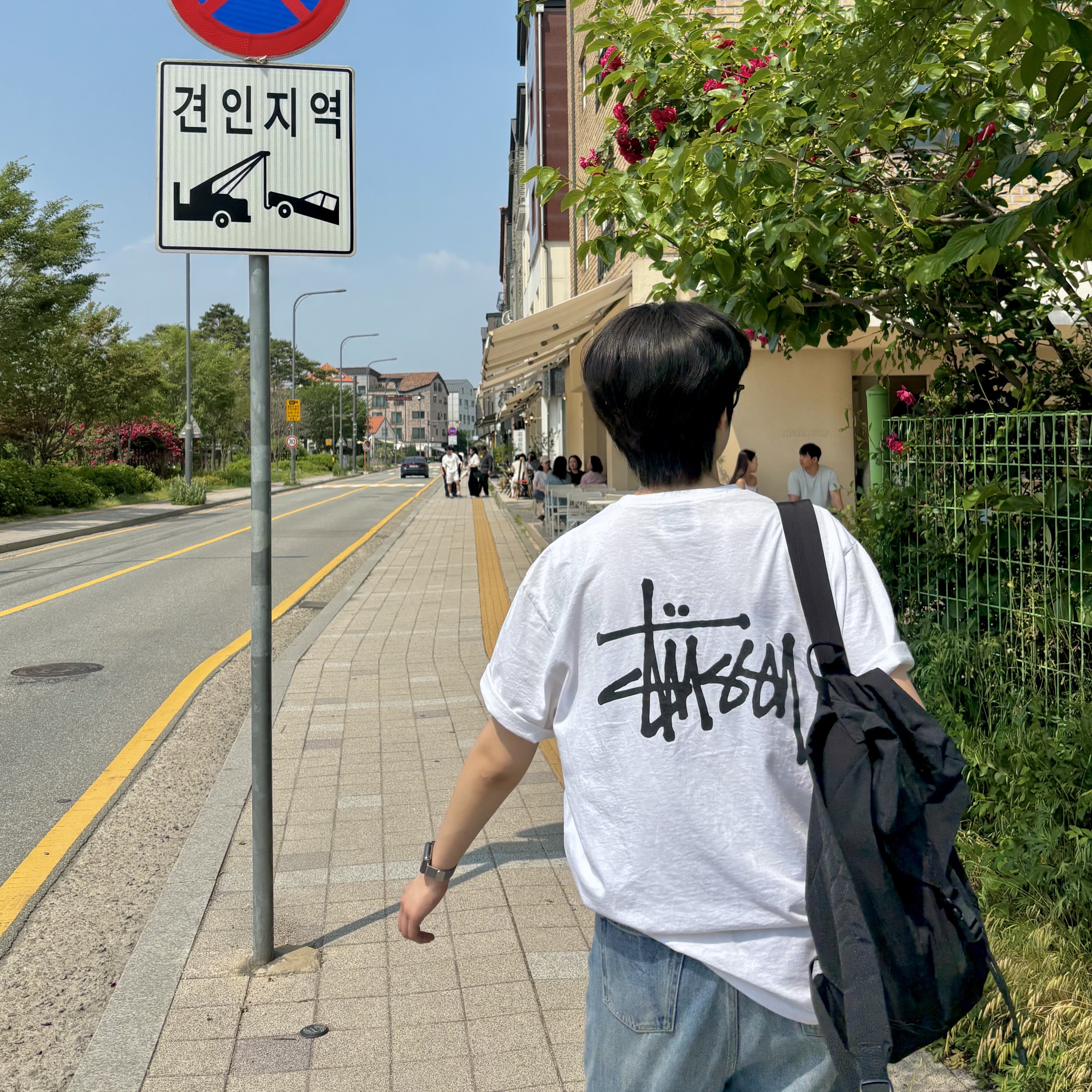 Stussy Basic Stussy T-Shirt White 2024, 2025, Nike Air Force 1 '07 Low White 착용 스타일 - 2
