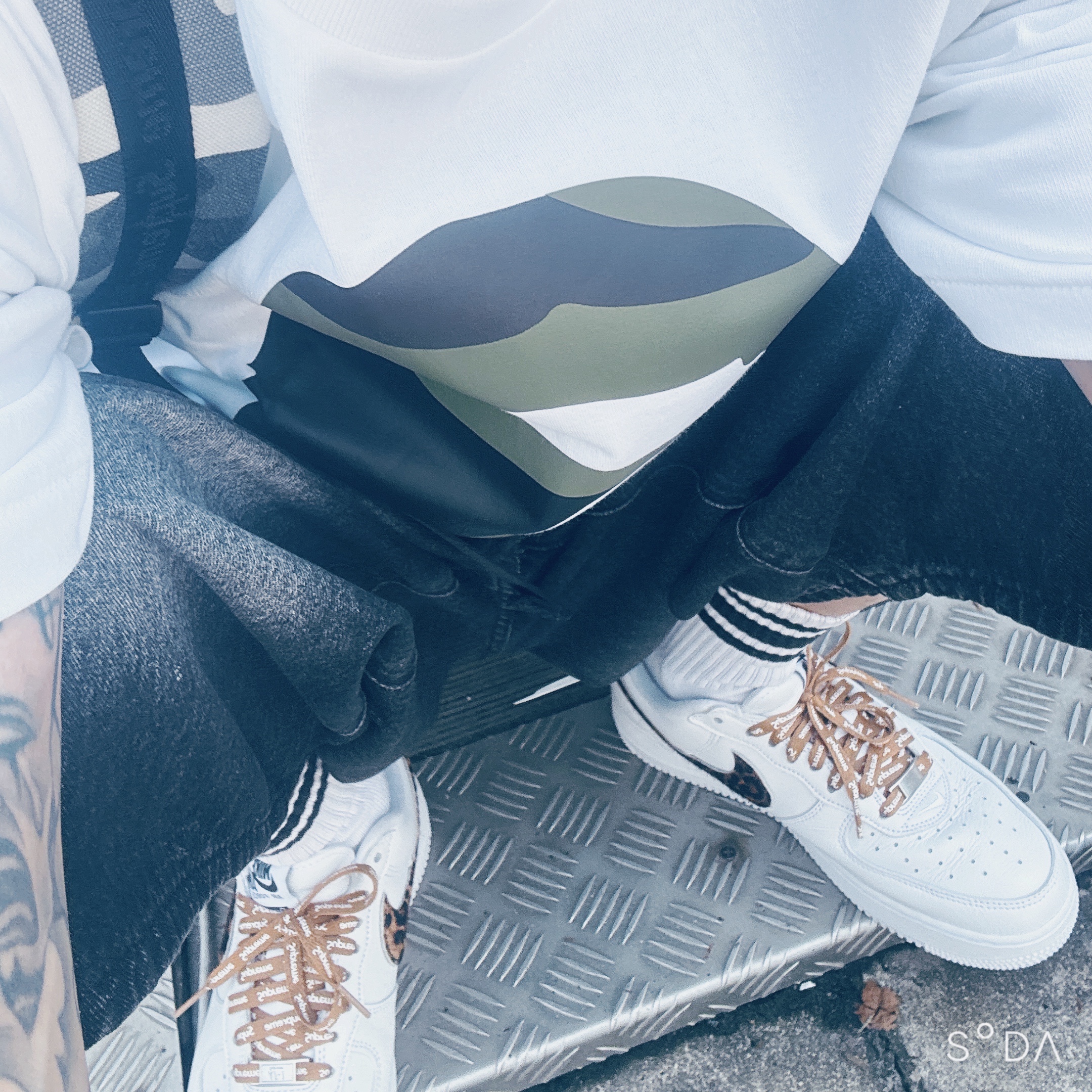 BAPE Giant 1st Camo Big Ape Head T-Shirt White Green, Nike x Supreme x GOODENOUGH Air Force 1 Low White - 25SS 착용 스타일