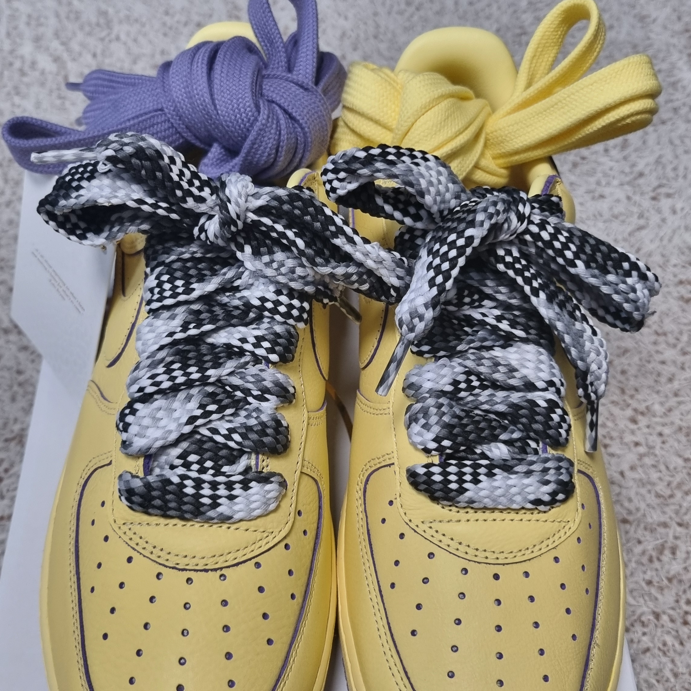 Nike Air Force 1 Low Protro Soft Yellow 착용 스타일 - 2
