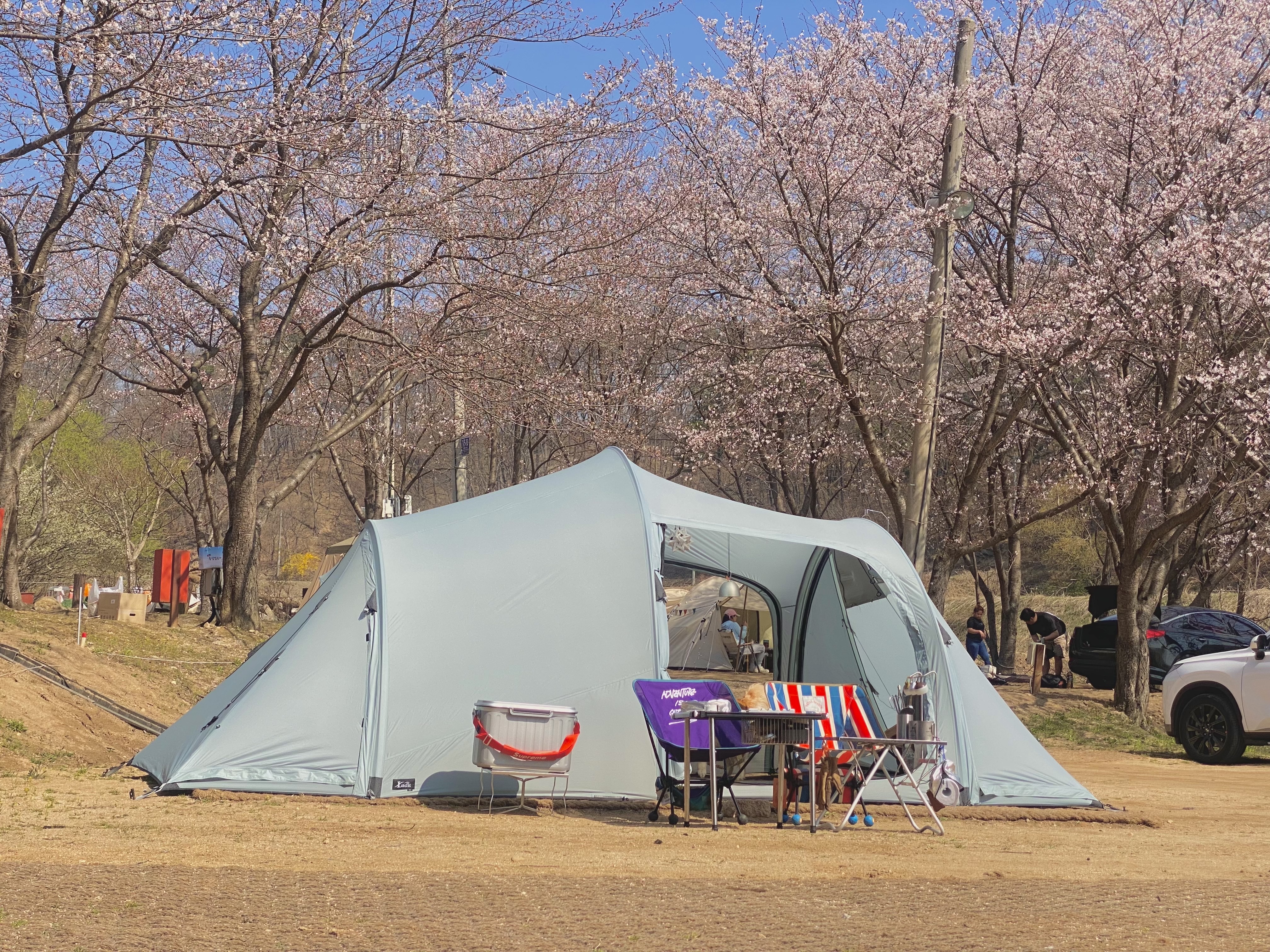 Helinox x AIOT! Chair One Sunrise Purple, Helinox x Natal Design Chair One Natal Stripe 착용 스타일
