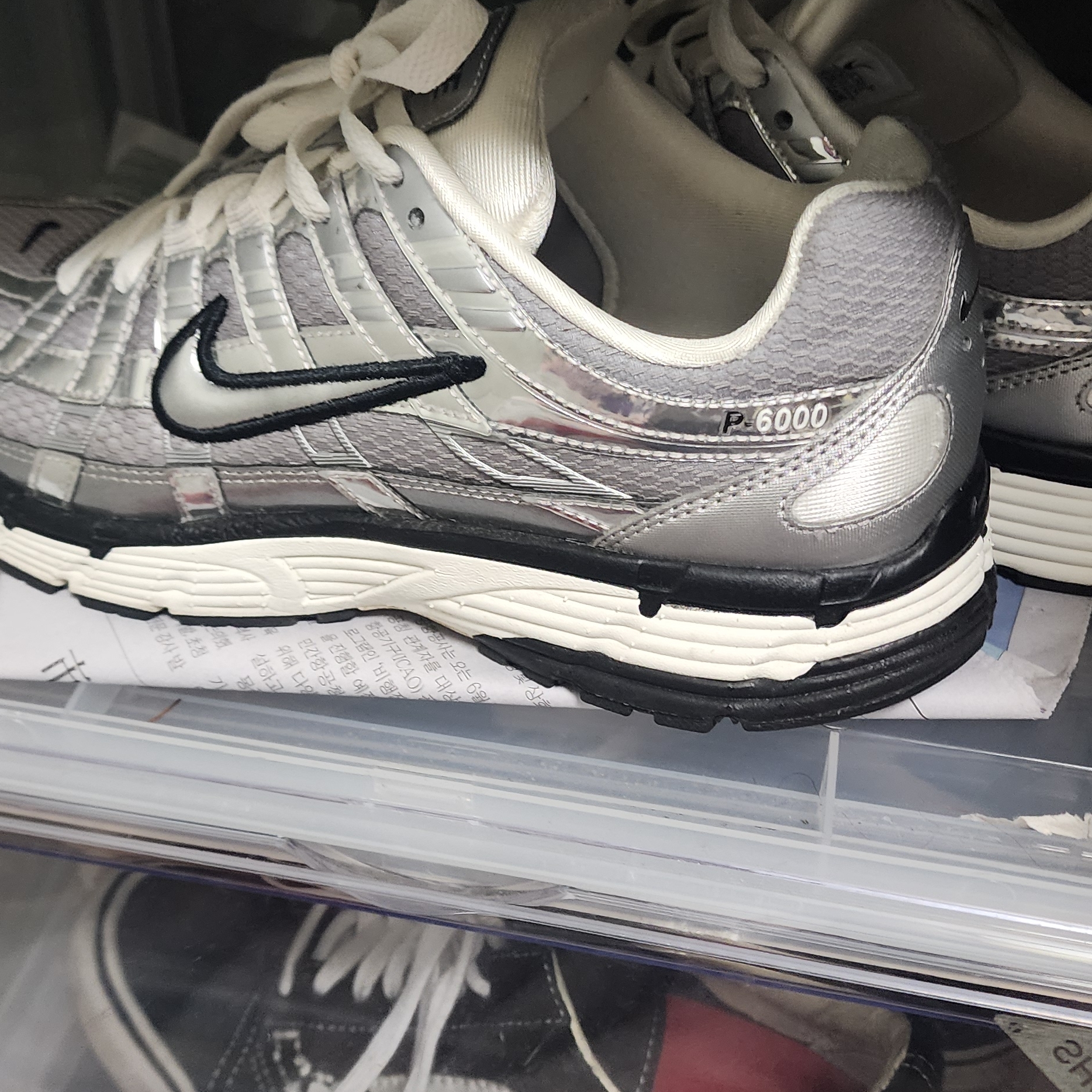 Nike P-6000 Metallic Silver 착용 스타일