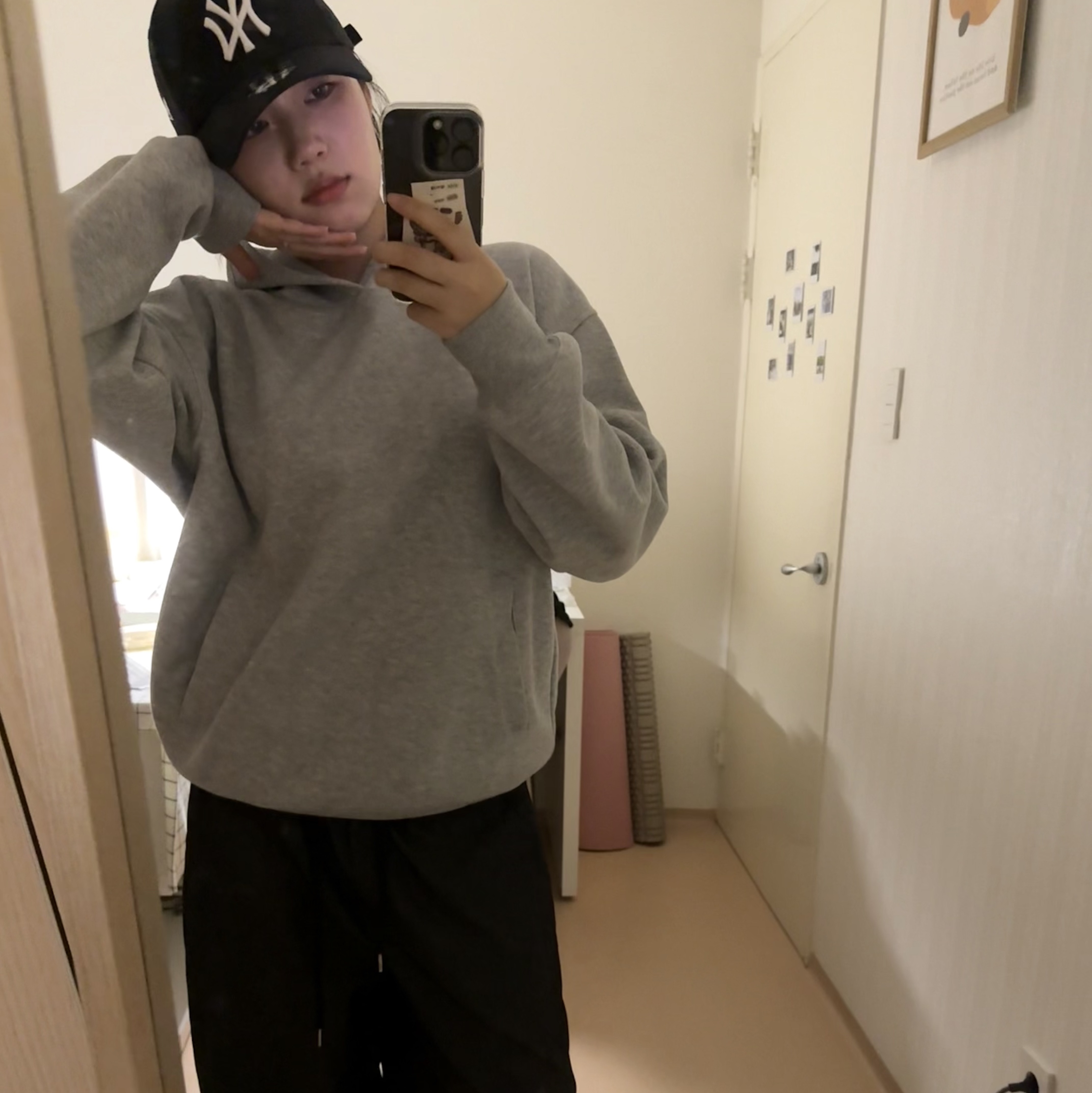 New Era 9Forty New York Yankees Essential Cap Navy Blue 착용 스타일 - 3