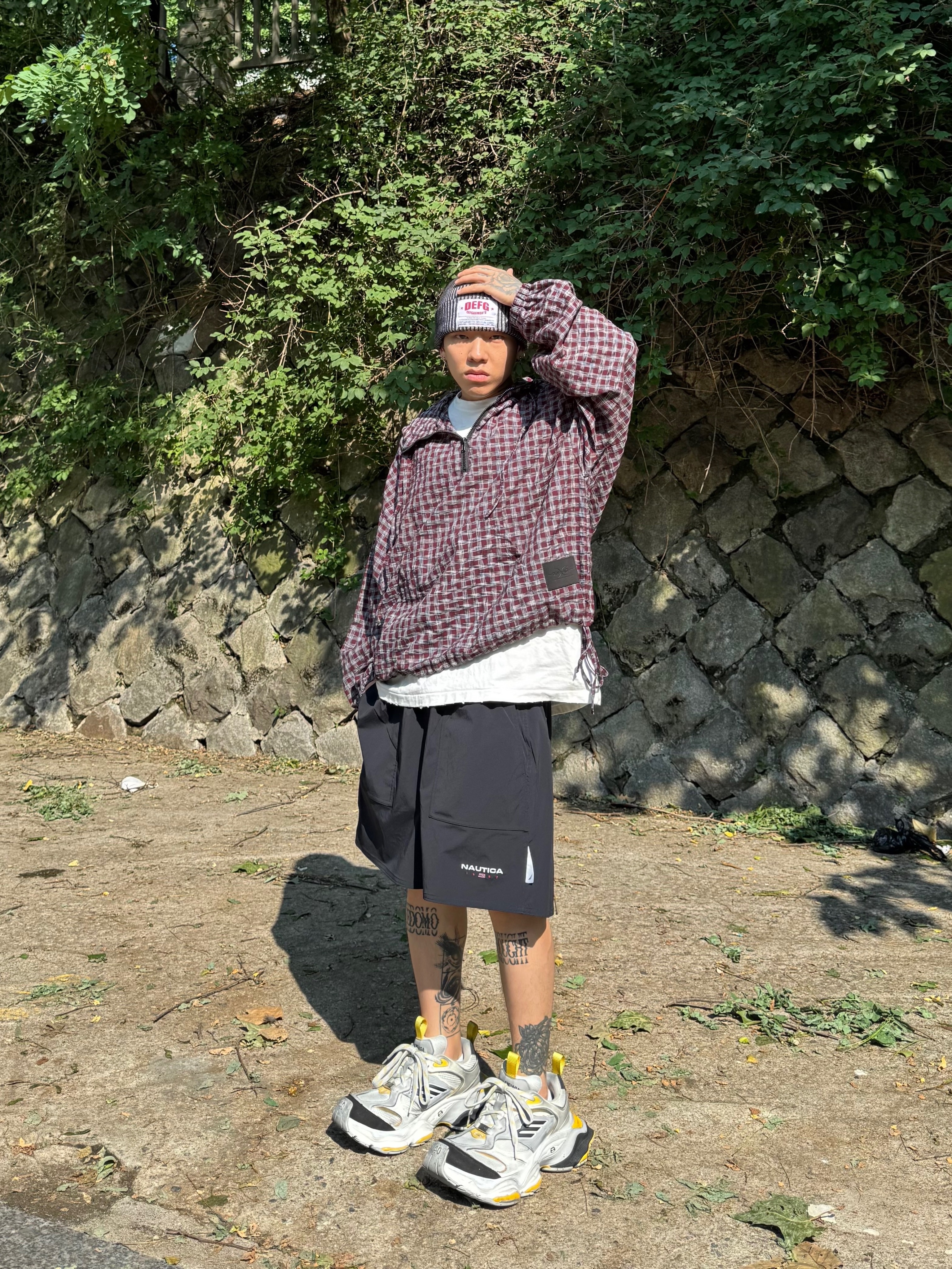 Balenciaga Cargo Sneakers Grey Black Yellow 착용 스타일 - 1