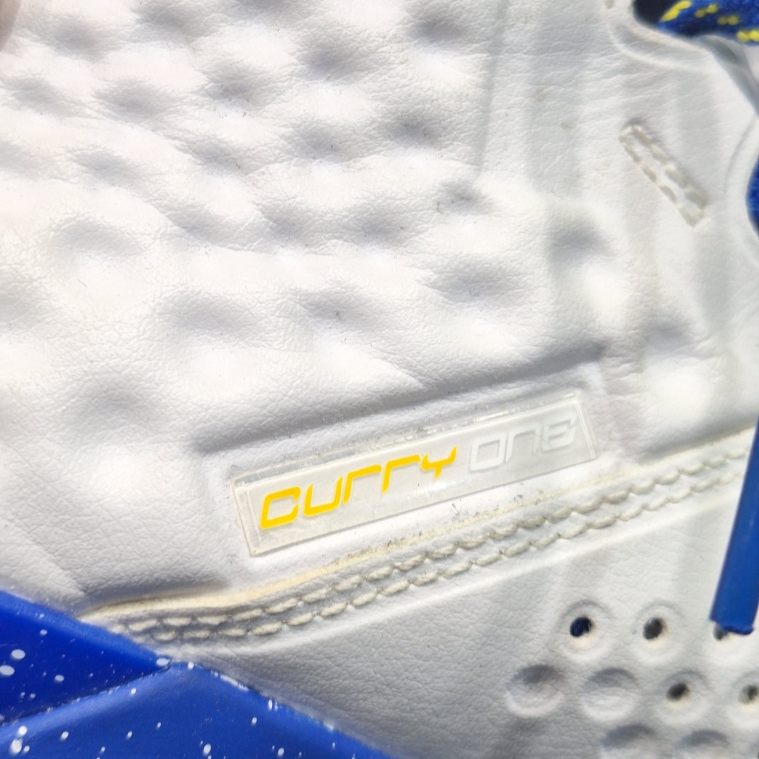 Under Armour Curry 1 White Taxi Royal 착용 스타일 - 6