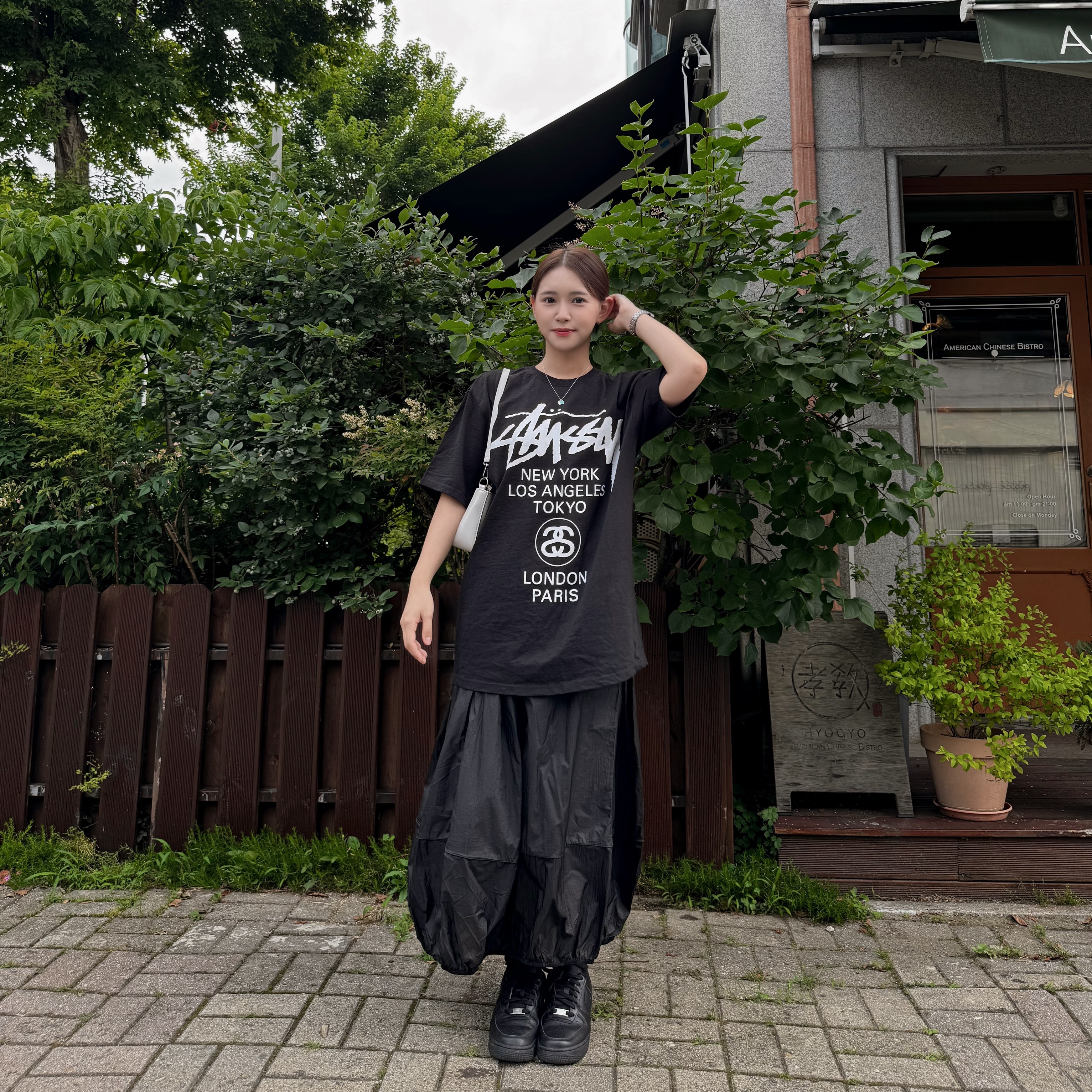 Stussy World Tour T-Shirt Black 2024,2025, Nike Air Force 1 '07 Low Triple Black 착용 스타일