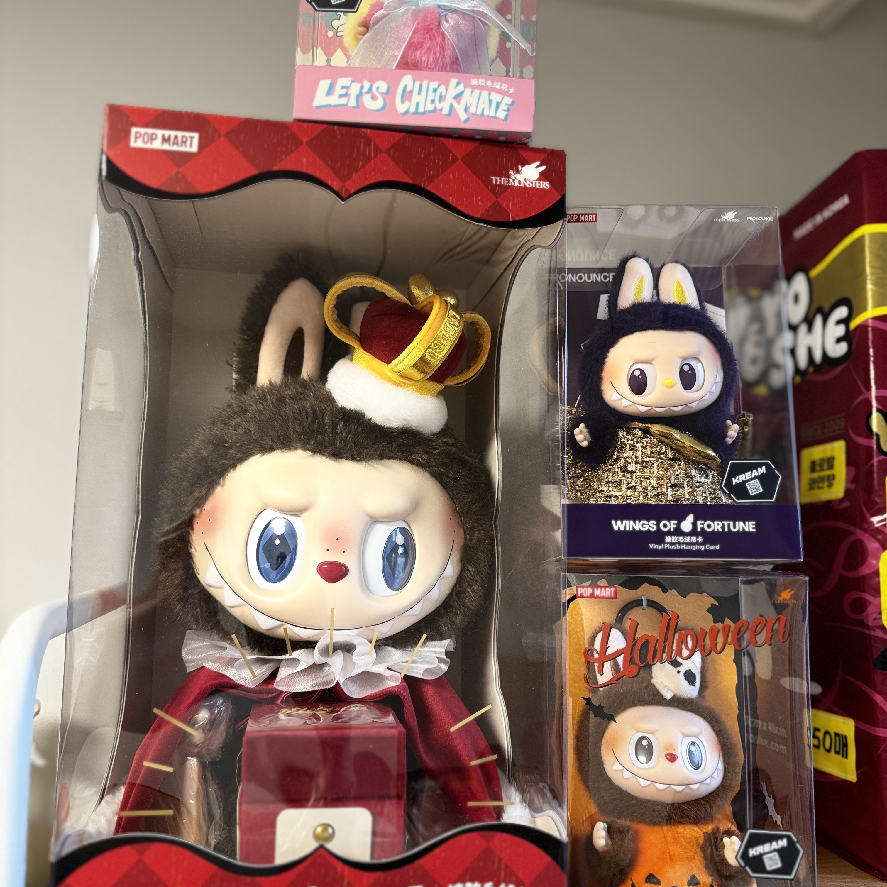 Pop Mart The Monsters Checkmate Series Plush Keyring, Pop Mart Labubu x Pronounce Lucky Fairy Toy Keyring 착용 스타일