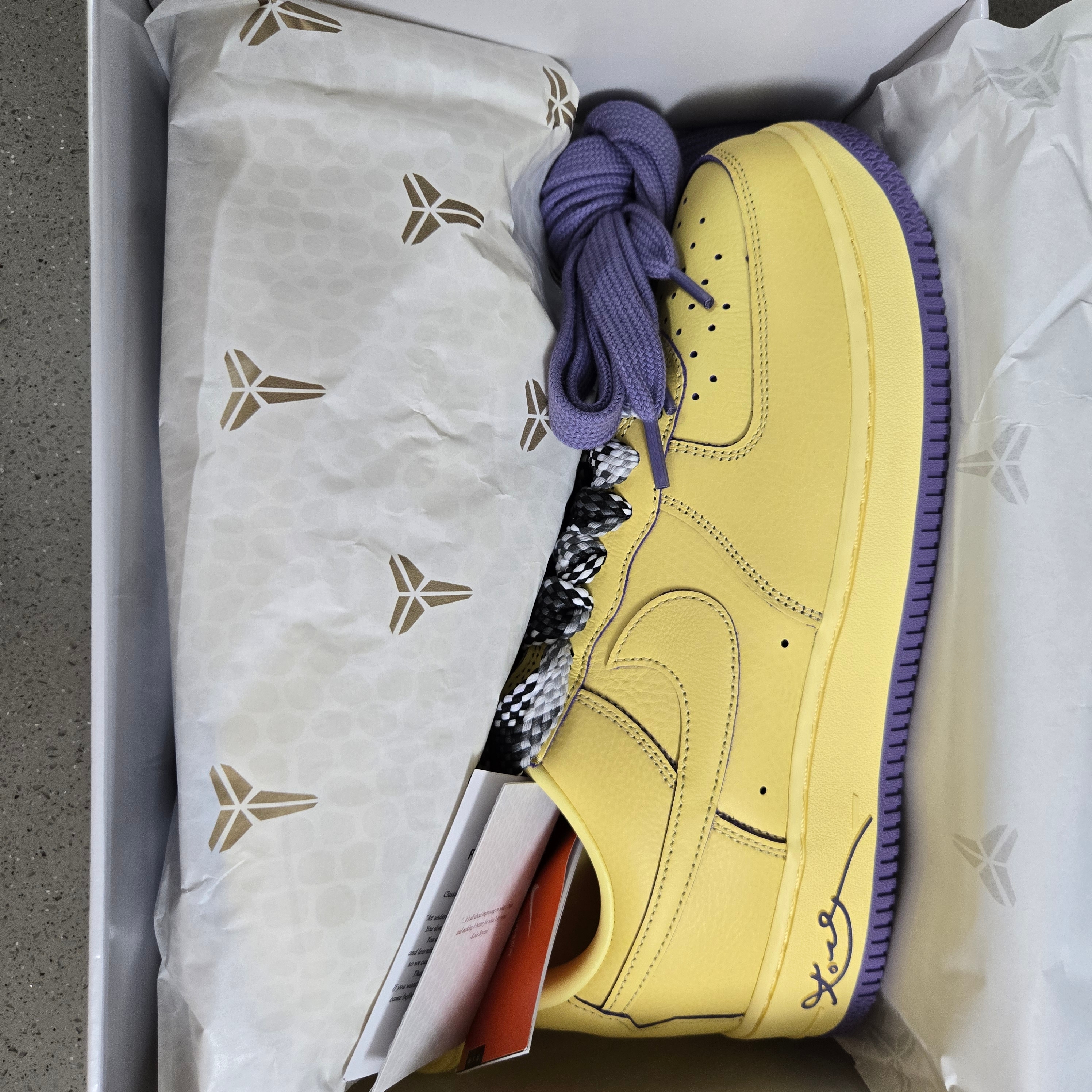 Nike Air Force 1 Low Protro Soft Yellow 착용 스타일 - 1