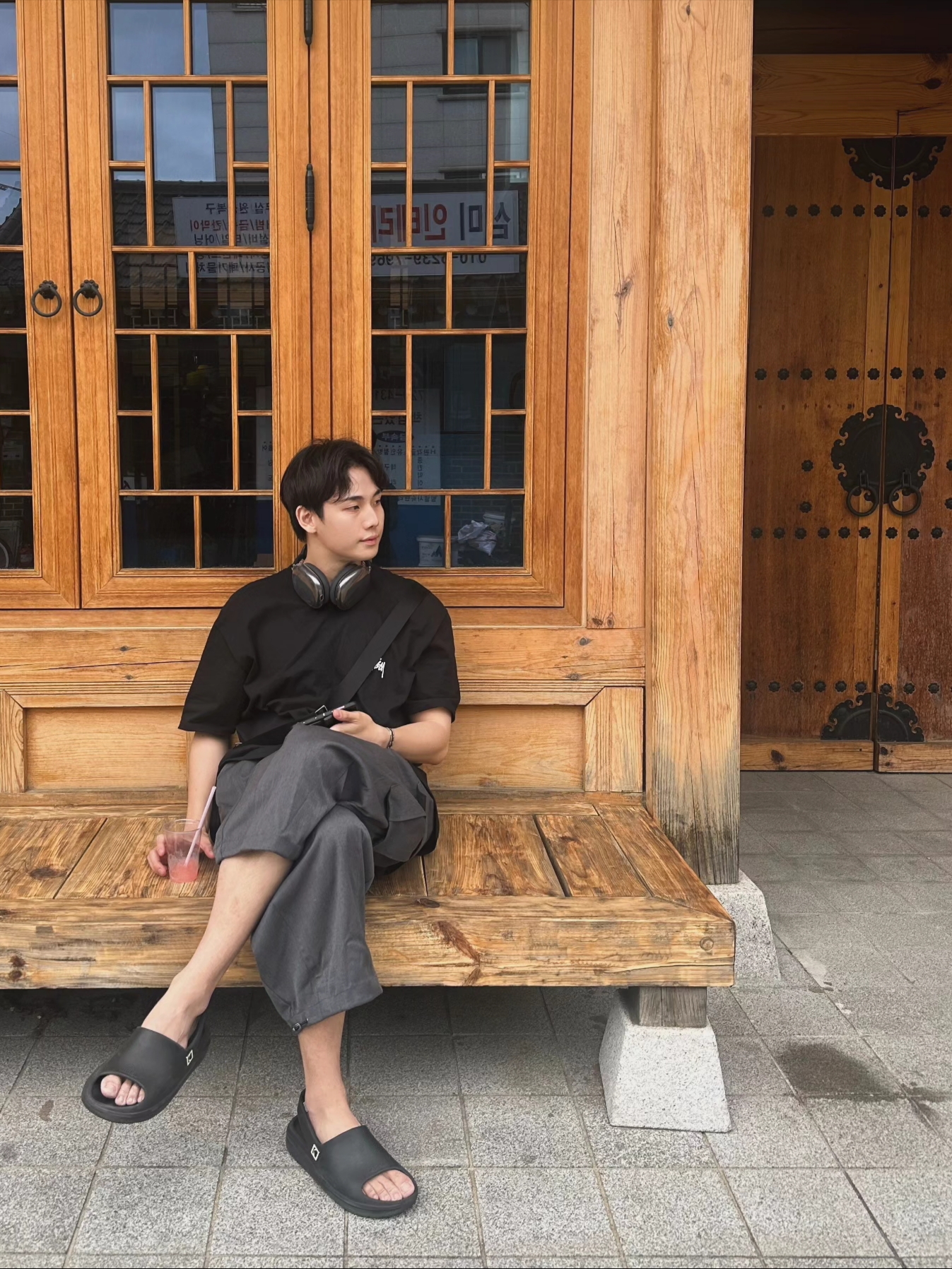Stussy Basic Stussy T-Shirt Black 2024, 2025, Apple AirPods Max Lightning Space Gray (Korean Ver.) 착용 스타일 - 2