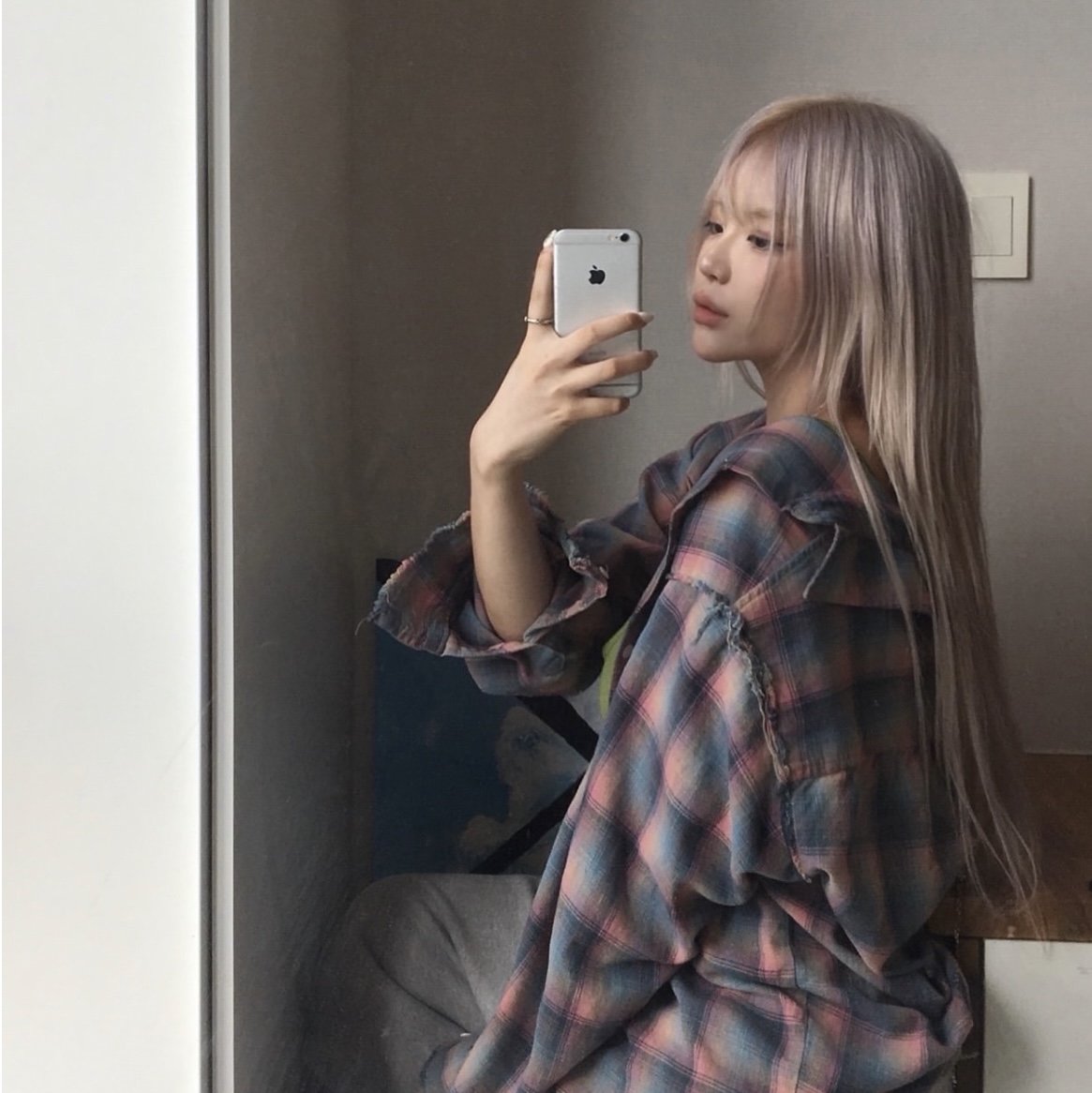 GRAILZ Distressed Check Shirts Mint Pink 착용 스타일 - 2