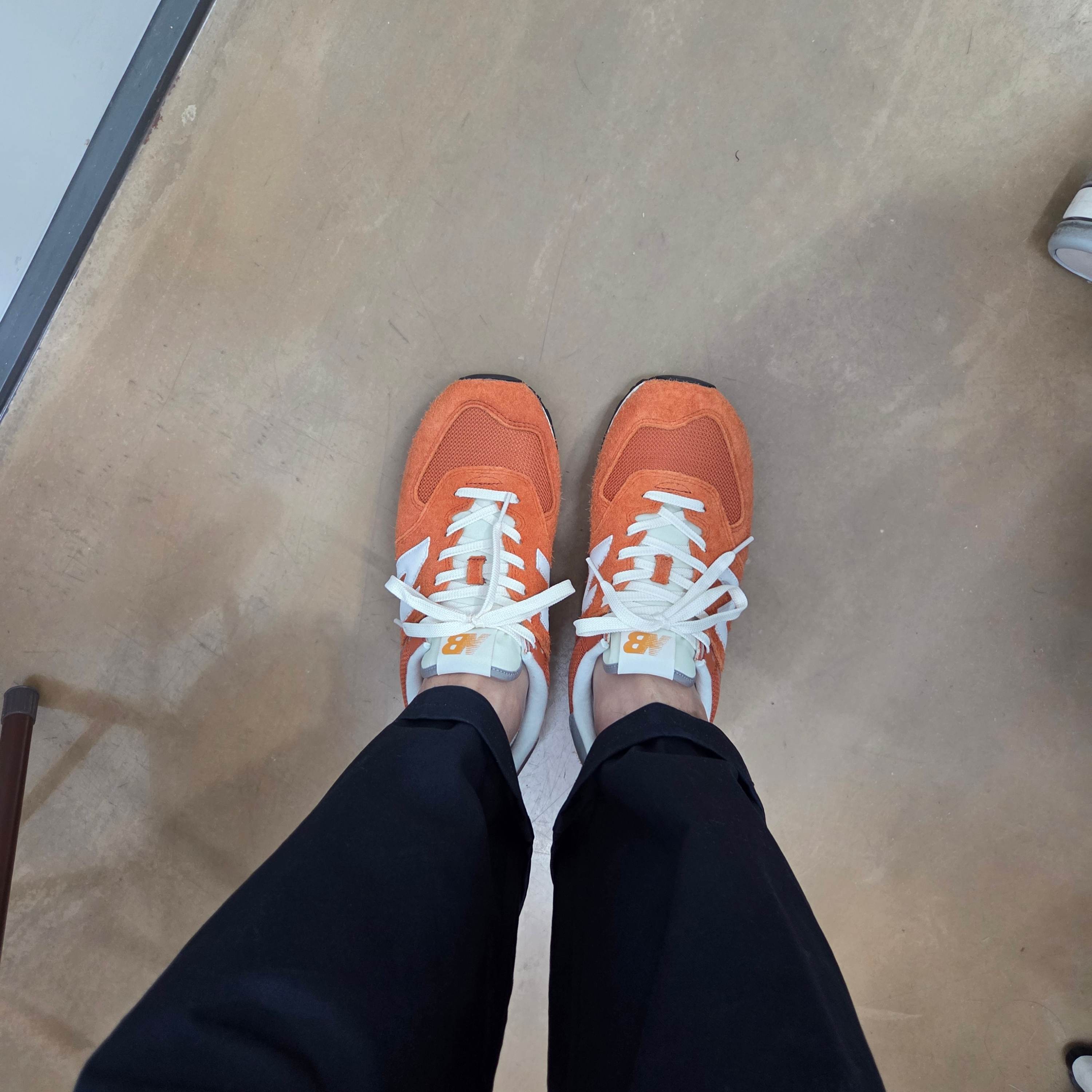 New Balance 574 Heritage Orange Burst White 착용 스타일 - 1