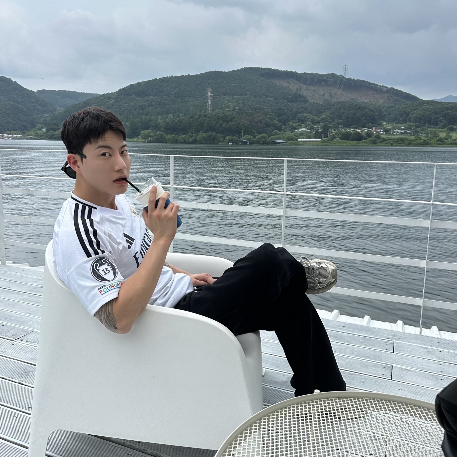 Adidas Real Madrid 2024/25 Home Jersey White - KR Sizing (Non Marking Ver.), Balenciaga 3XL Sneakers Light Beige 착용 스타일 - 1