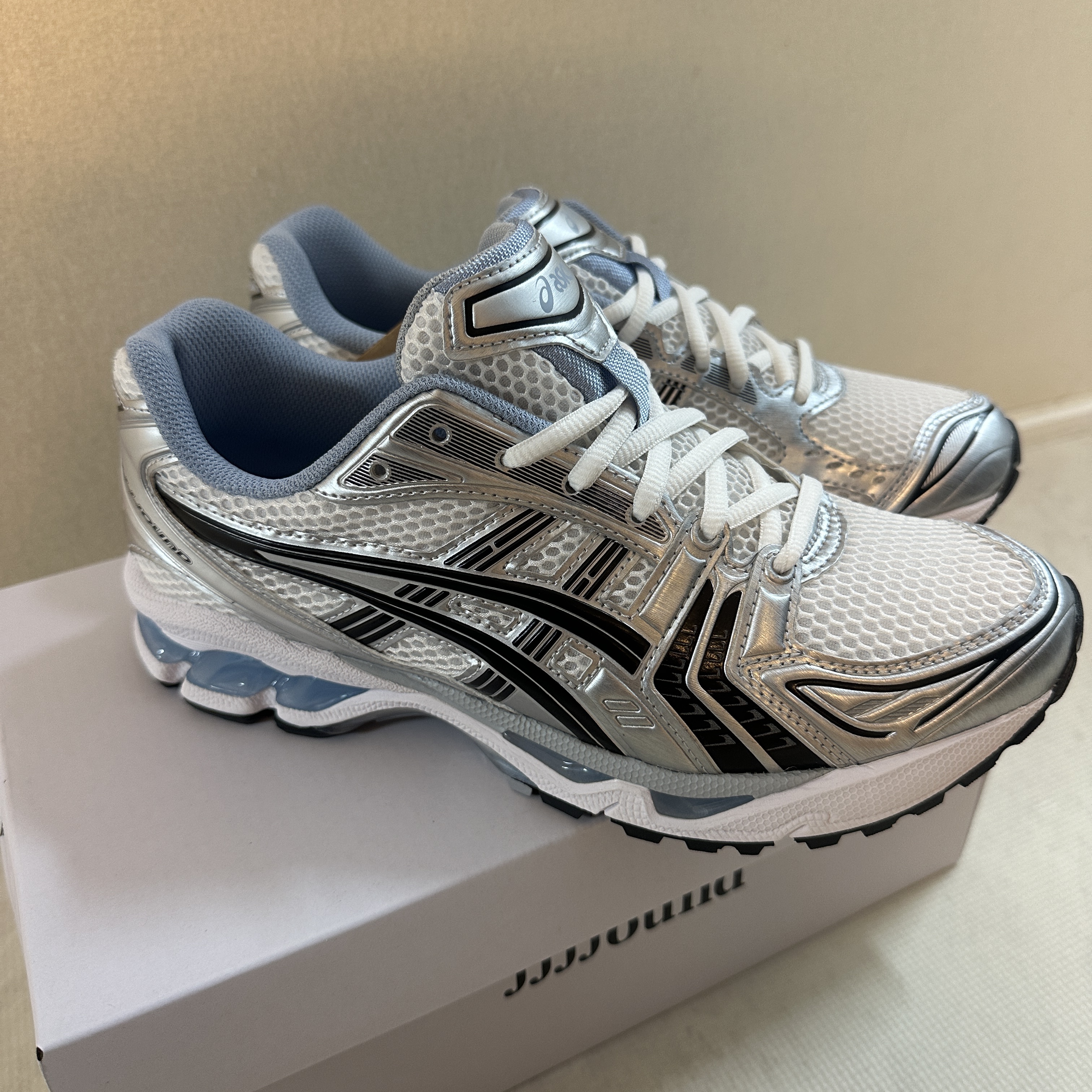 Asics x JJJJound Gel-Kayano 14 White Navy 착용 스타일 - 1