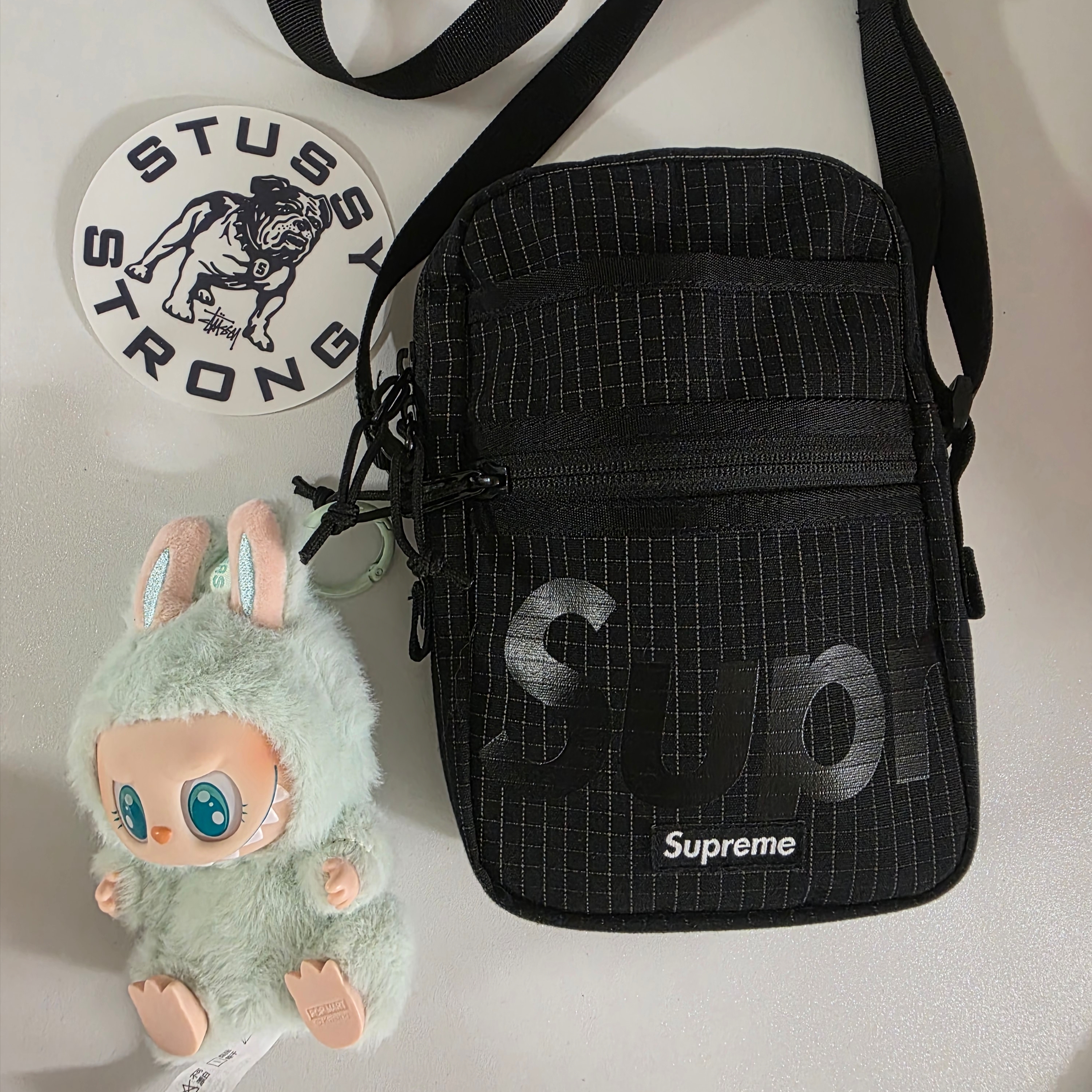 Stussy In Bloom T-Shirt White, Pop Mart Labubu Let's Play Together Doll Series Ququ Keyring (Opened Case) 착용 스타일 - 3