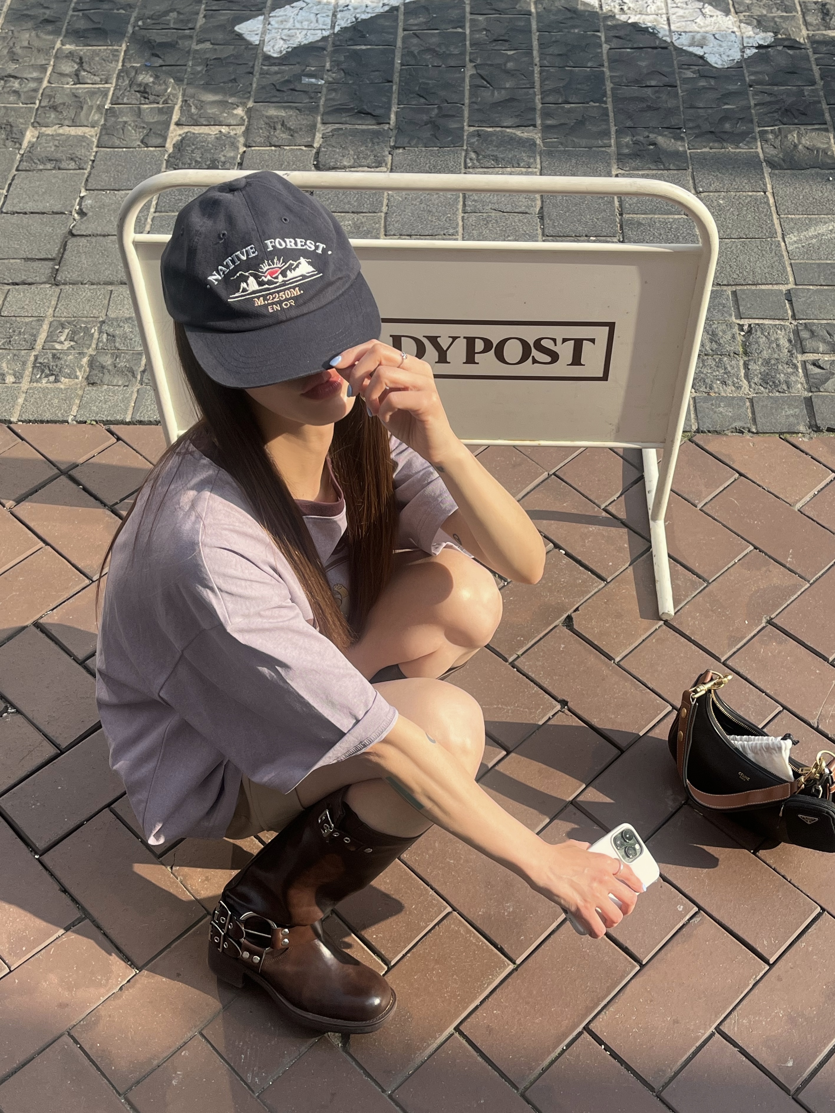 Enor Native Forest Ball Cap Navy, Celine Medium Ava Strap Bag in Smooth Calfskin Black Tan 착용 스타일 - 1