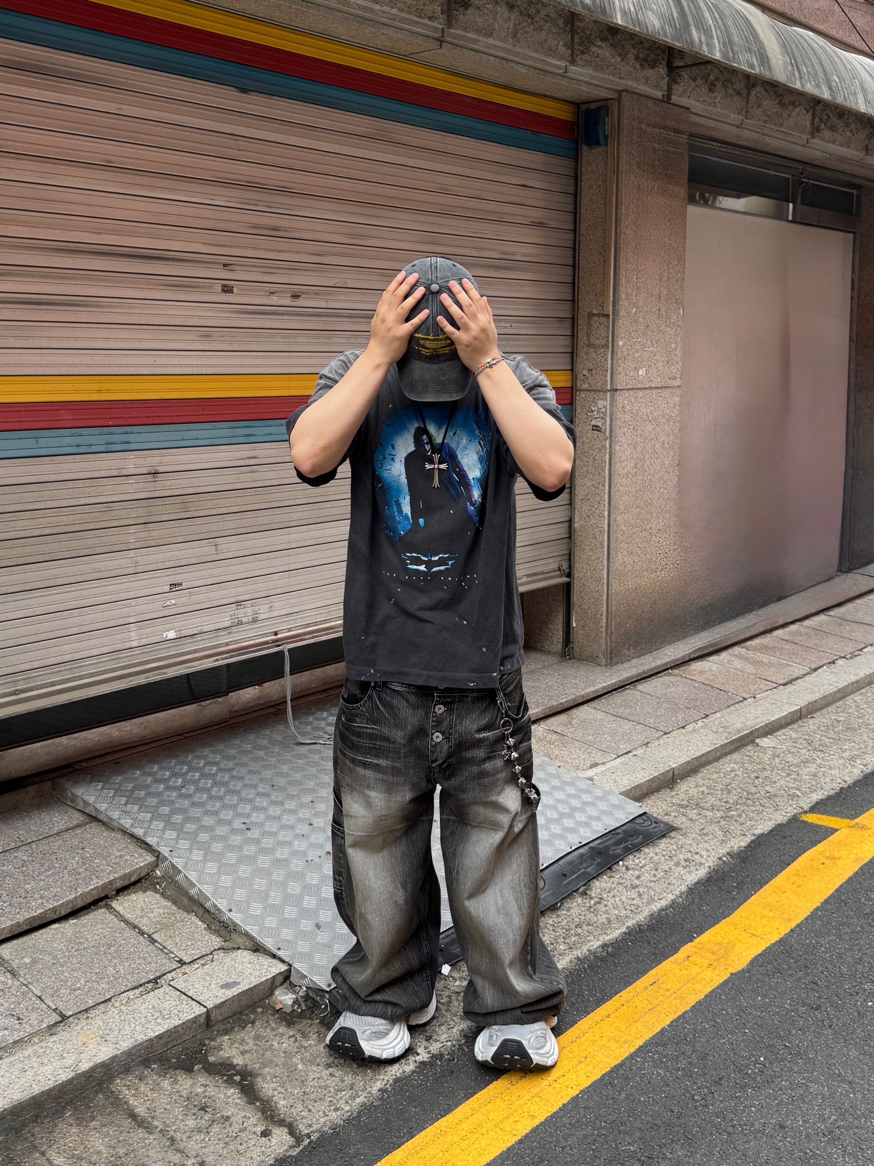 Saint Mxxxxxx x The Dark Knight Darknight S/S T-Shirt Black - 25SS, Balenciaga 10XL Sneakers White Grey Silver Black 착용 스타일