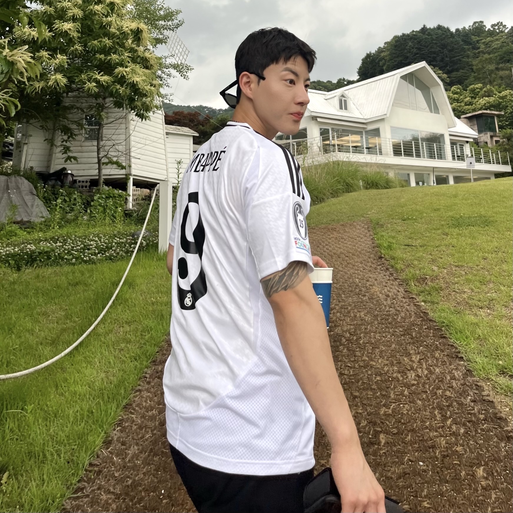Adidas Real Madrid 2024/25 Home Jersey White - KR Sizing (Non Marking Ver.), Balenciaga 3XL Sneakers Light Beige 착용 스타일 - 2