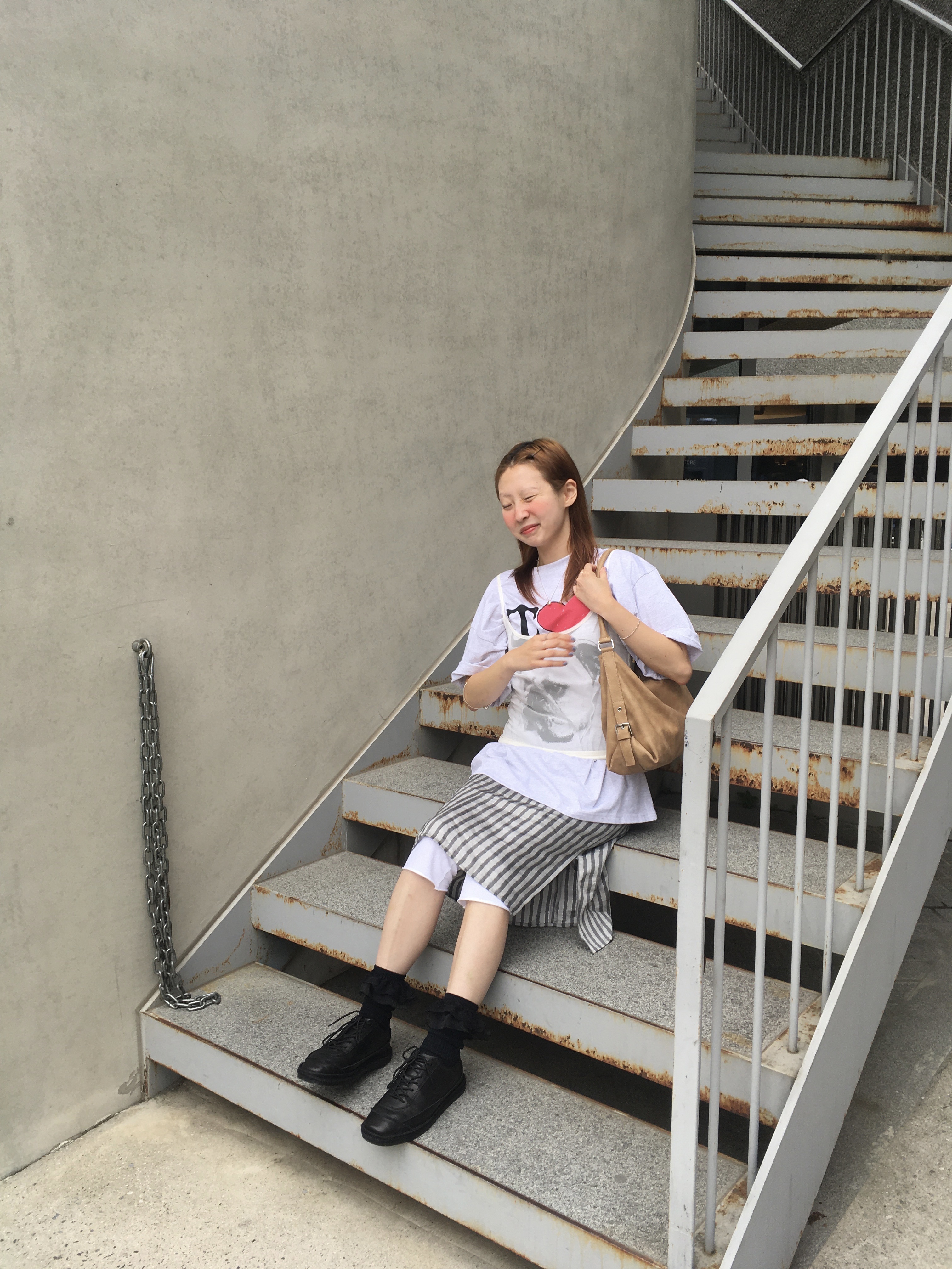 [KREAM 단독] Suade Bulldog Tee Melange Gray 착용 스타일 - 8