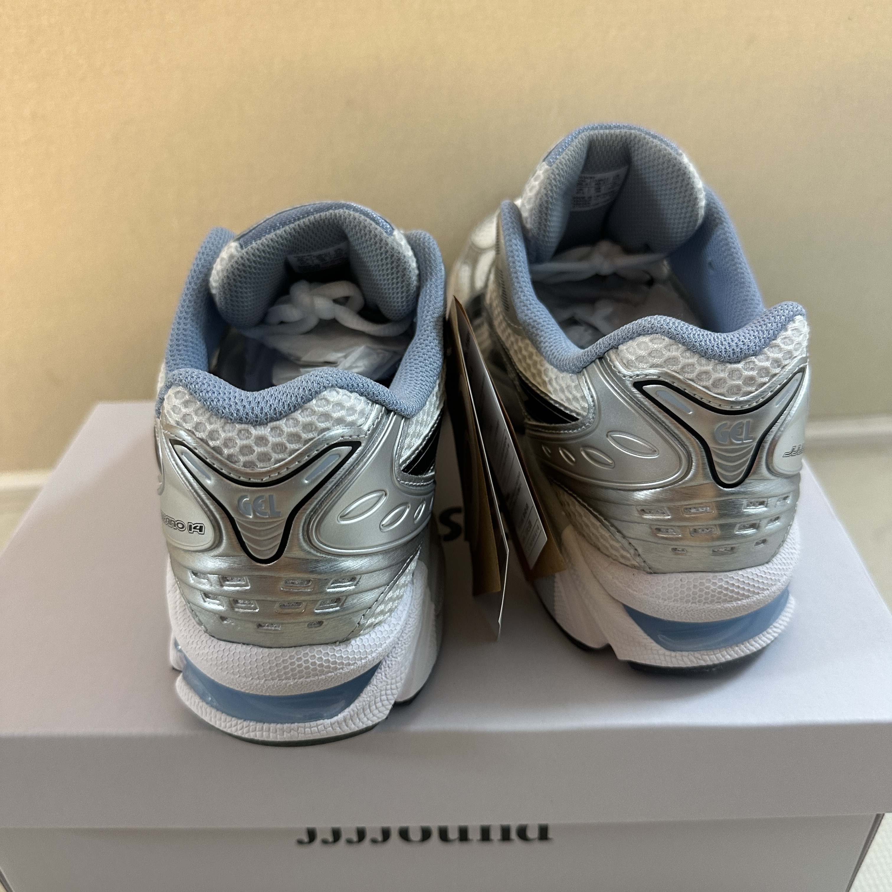 Asics x JJJJound Gel-Kayano 14 White Navy 착용 스타일 - 3