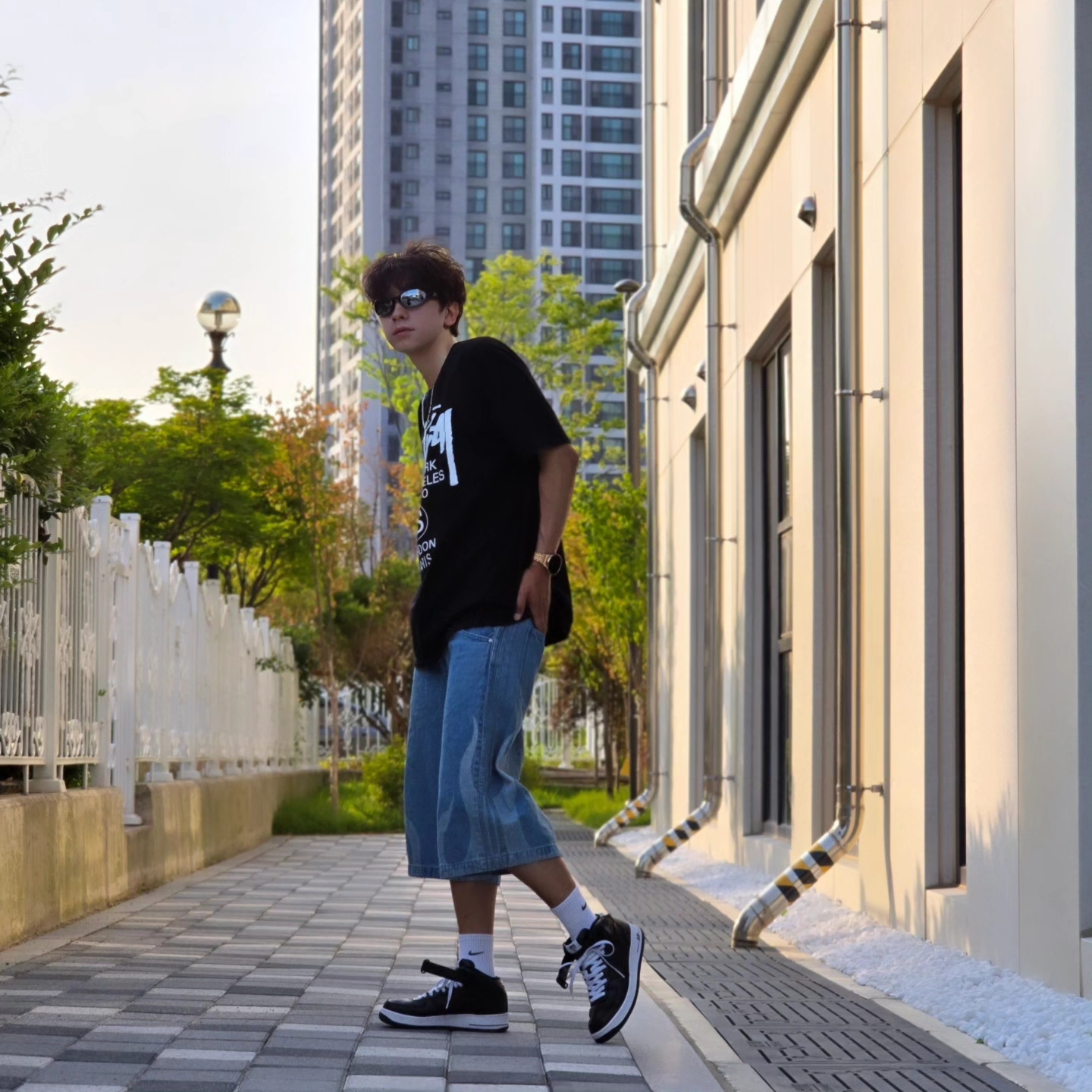 Stussy World Tour T-Shirt Black 2024,2025, Stussy World Tour T-Shirt Black 2023 착용 스타일 - 7
