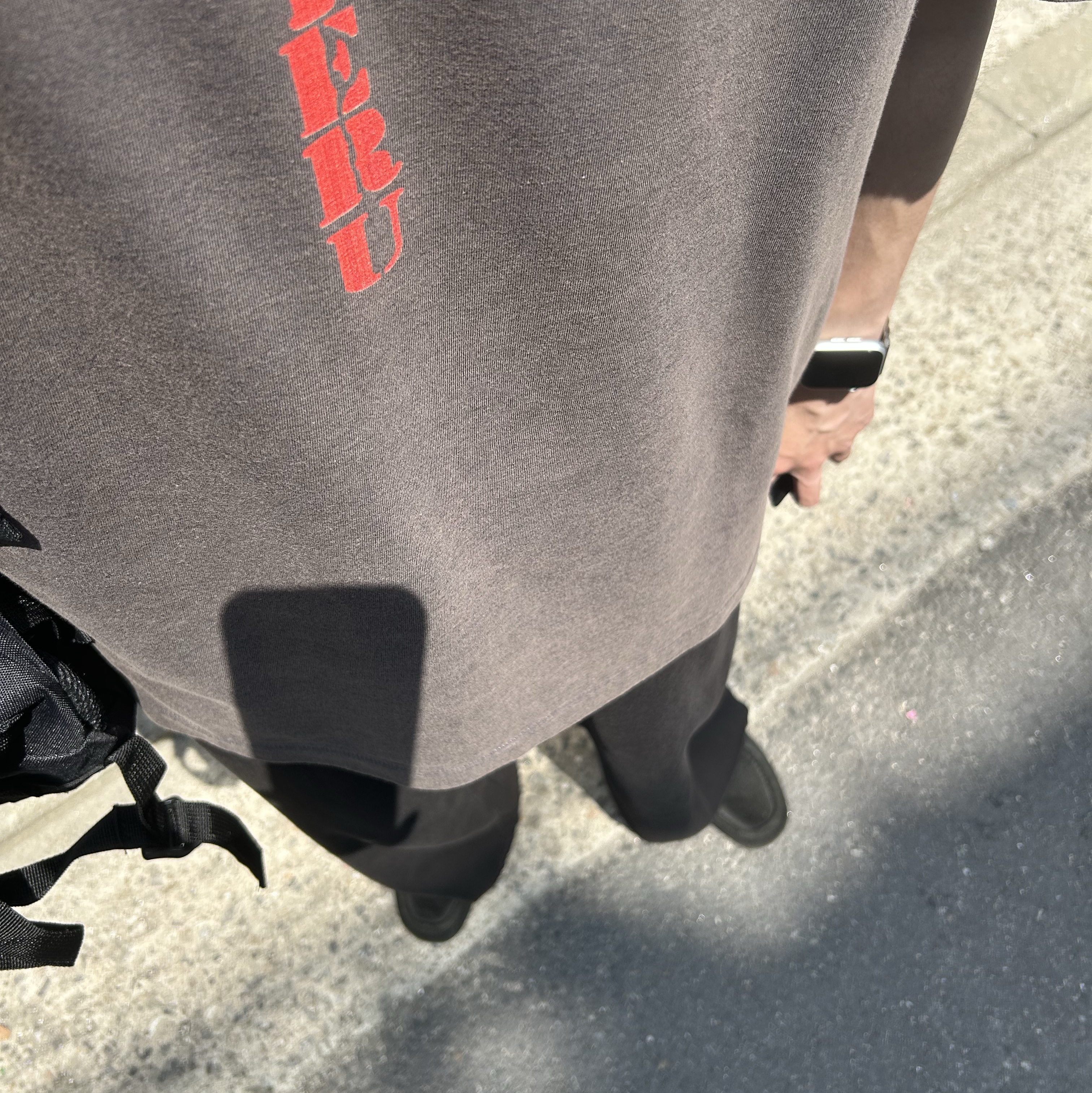Polyteru 1011 1/2 Graphic T Shirt 'Cross Tee' Washed Charcoal Brown, Polyteru 1011 Fatigue Sweatpants 1.2v Bleached Black 착용 스타일