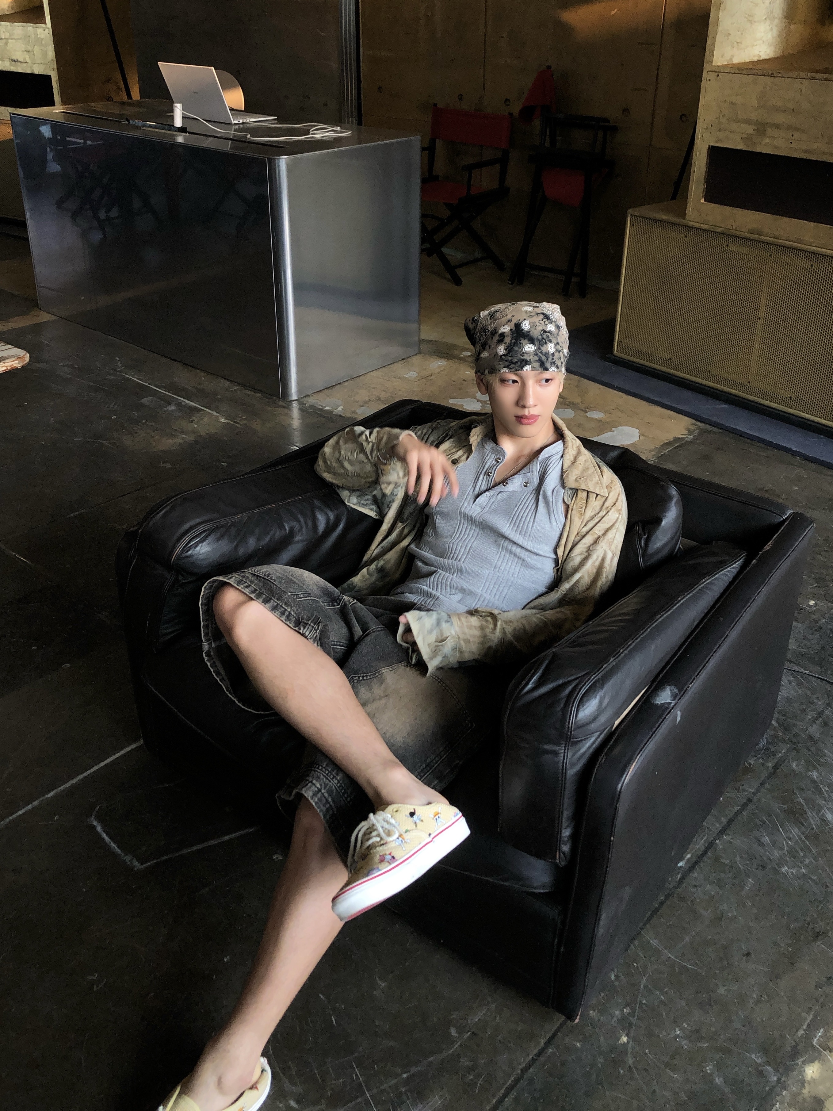 Vans x One Piece Authentic Sand 착용 스타일 - 5