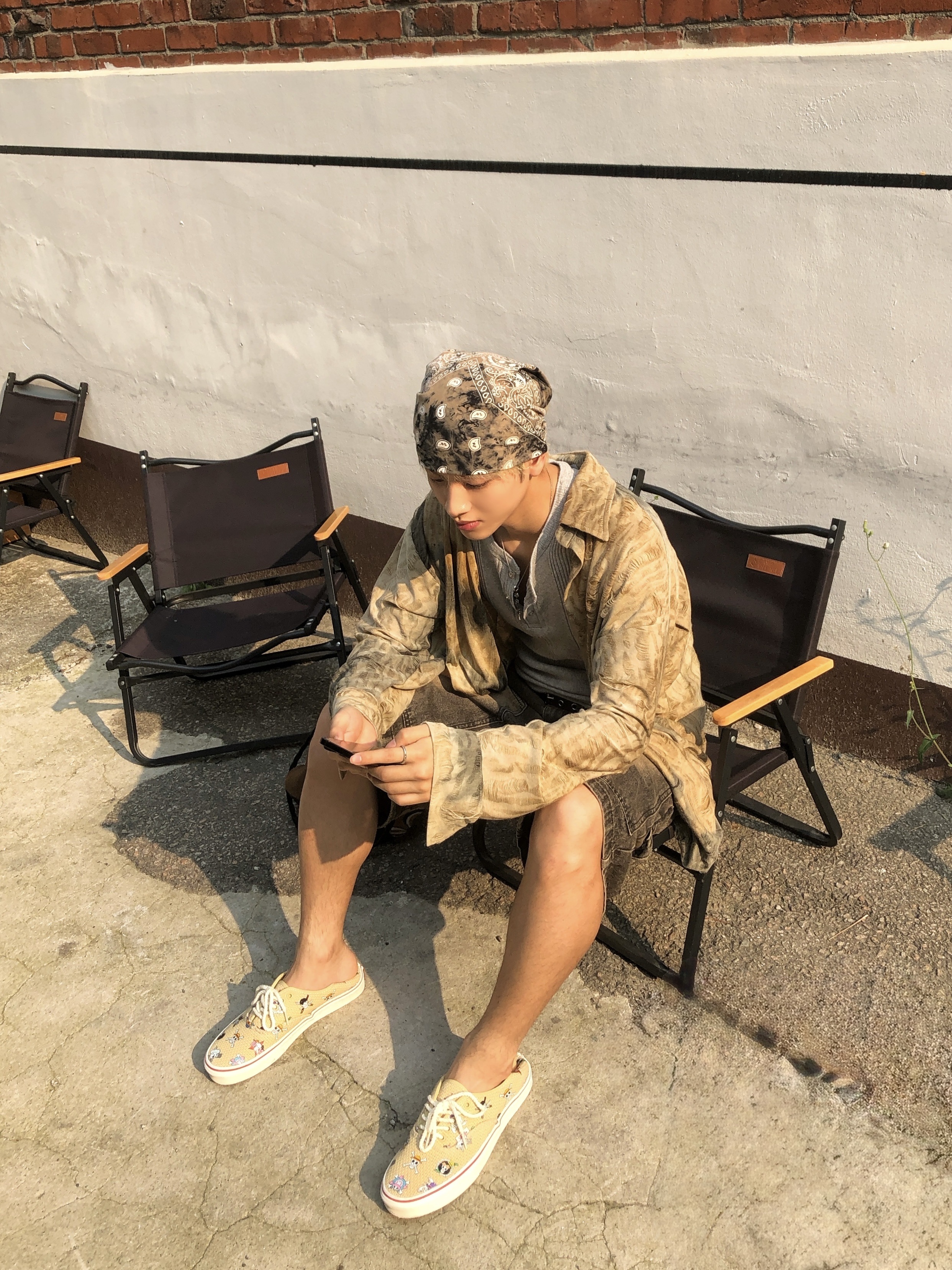 Vans x One Piece Authentic Sand 착용 스타일 - 2