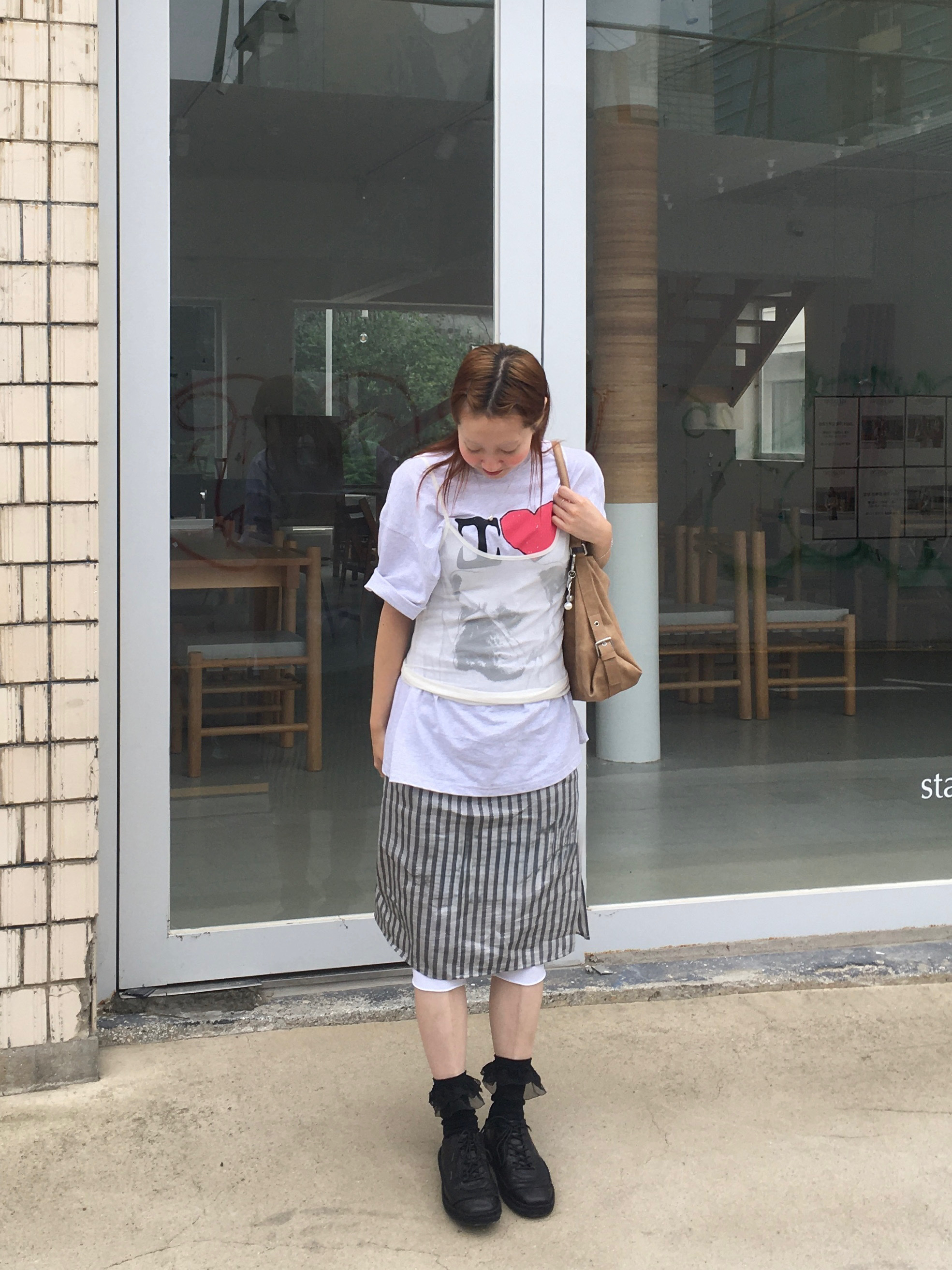[KREAM 단독] Suade Bulldog Tee Melange Gray 착용 스타일 - 6