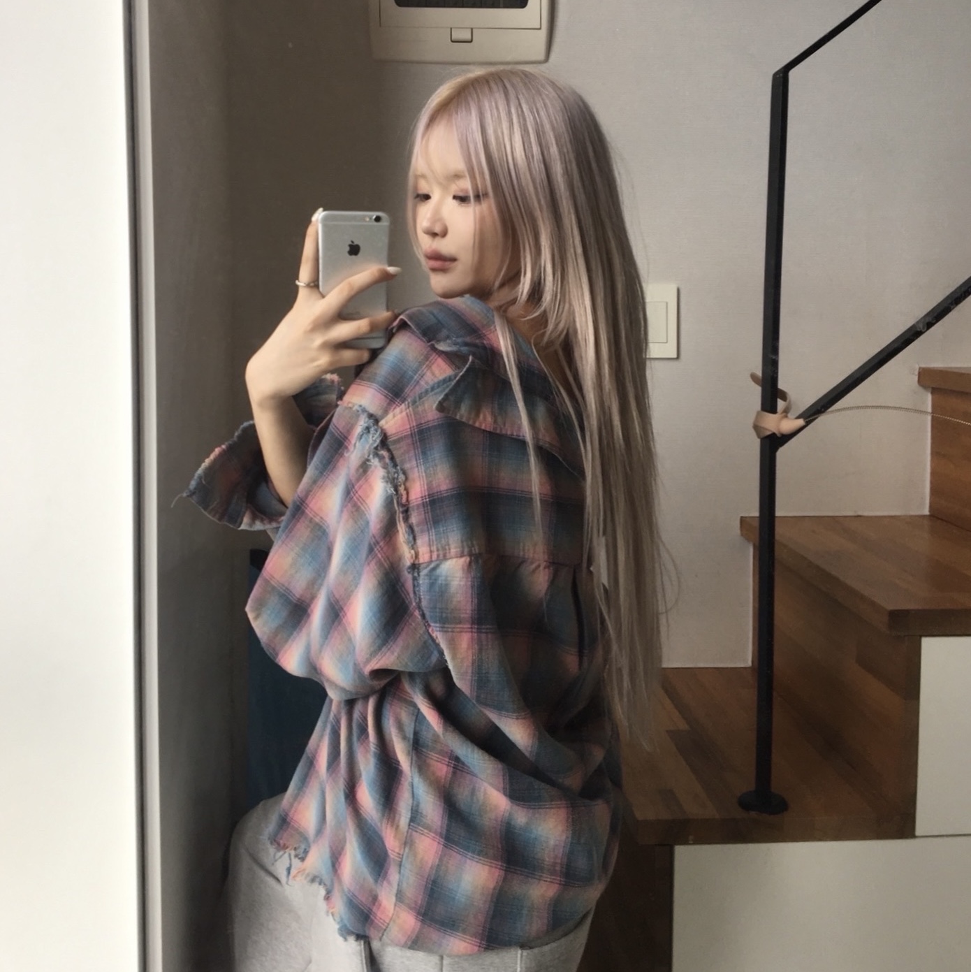GRAILZ Distressed Check Shirts Mint Pink 착용 스타일 - 1