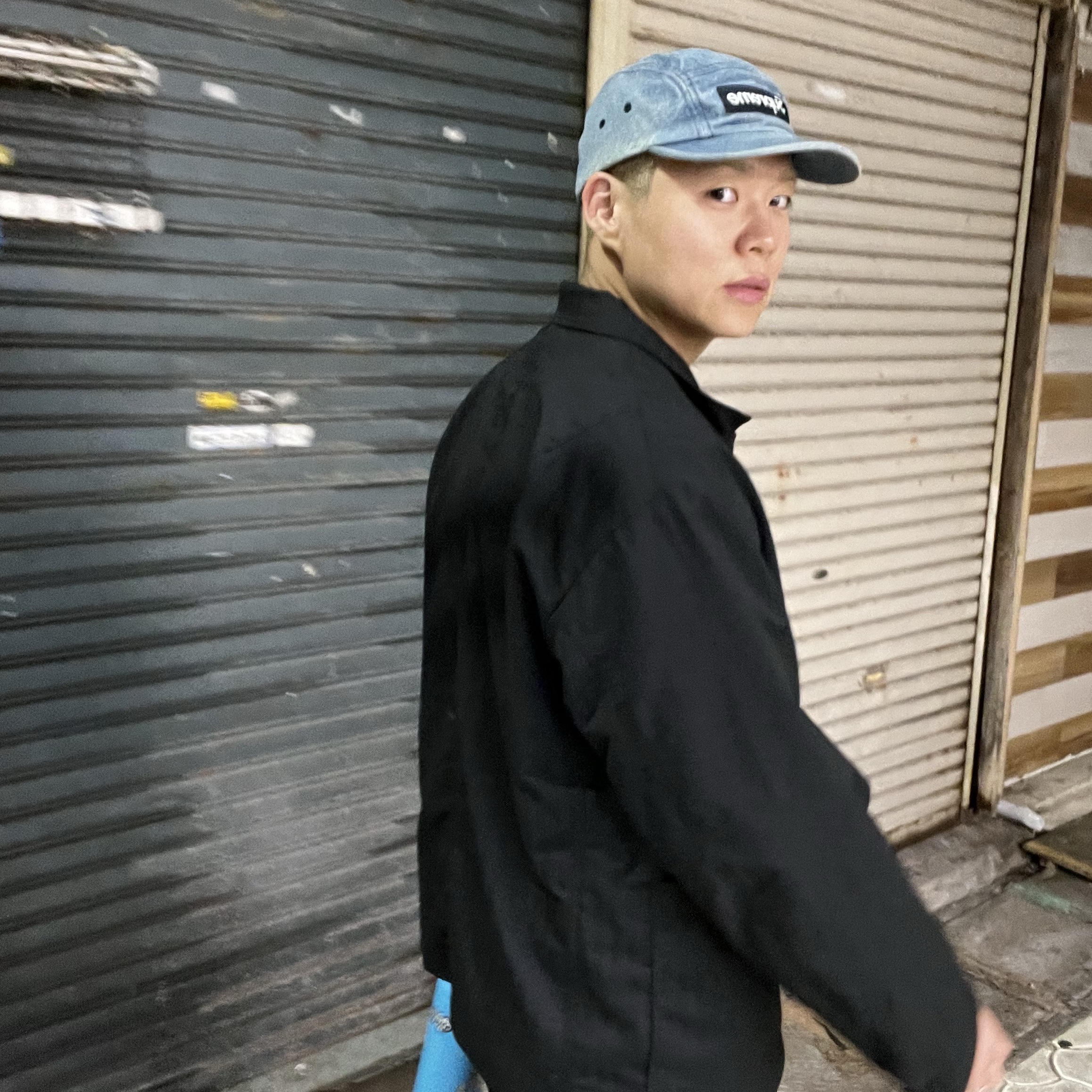 Salomon XT-6 Gore-Tex Black Ebony, Supreme Washed Chino Twill Camp Cap Denim - 24FW 착용 스타일 - 1