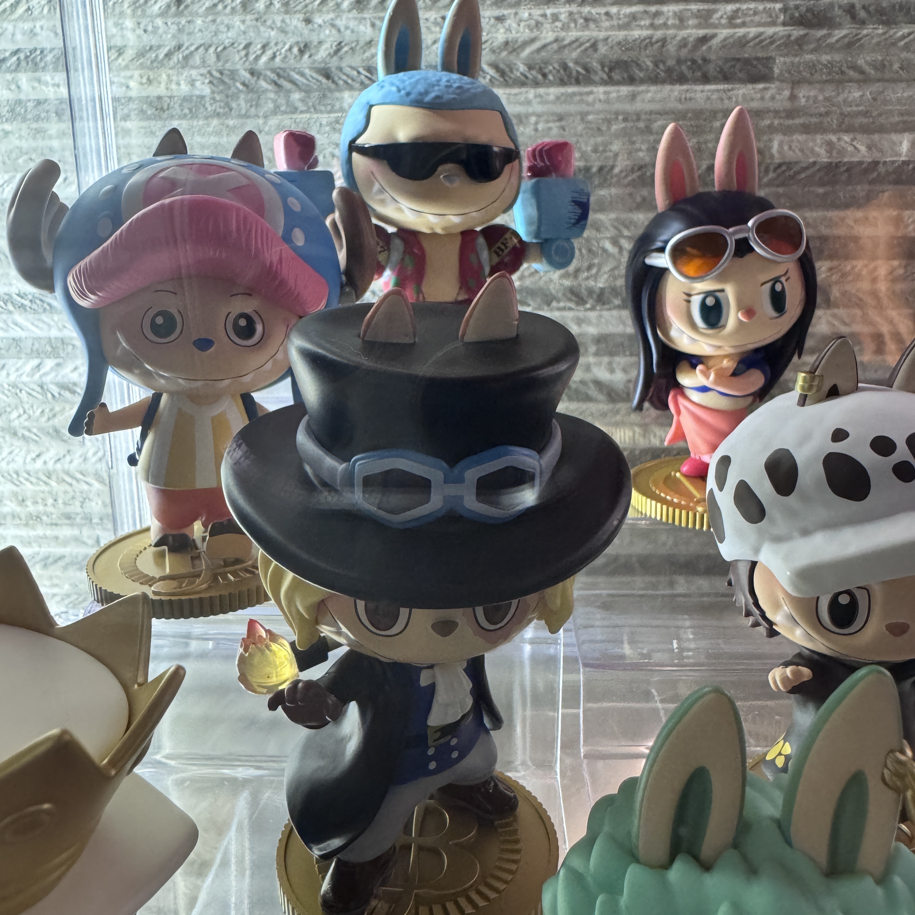 Pop Mart Labubu The Monsters x One Piece Series Figures Sabo (Opened Case) 착용 스타일
