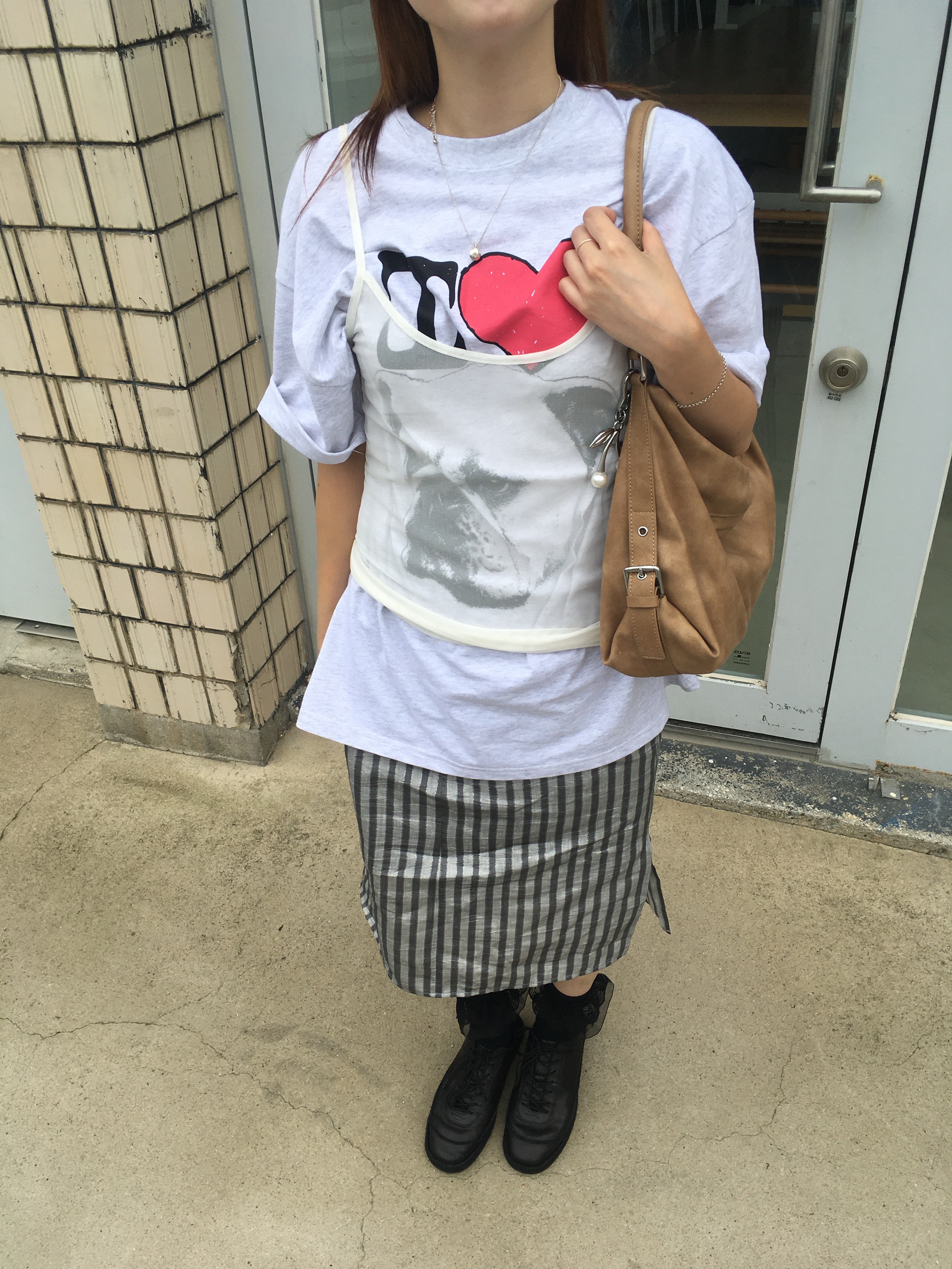 [KREAM 단독] Suade Bulldog Tee Melange Gray 착용 스타일 - 3