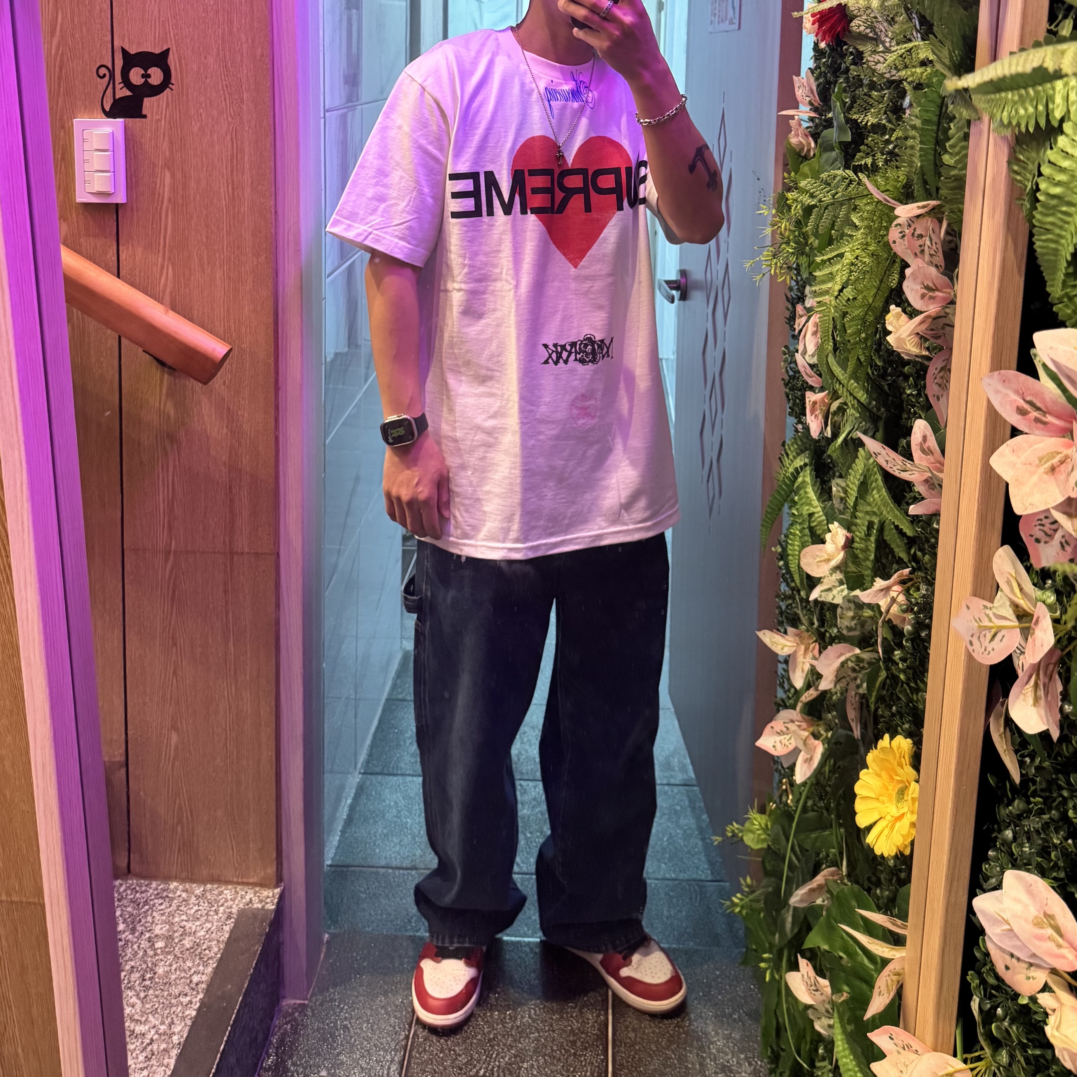 Supreme Announcing T-Shirt White - 25SS, Jordan 1 Retro High OG Chicago 2022 착용 스타일