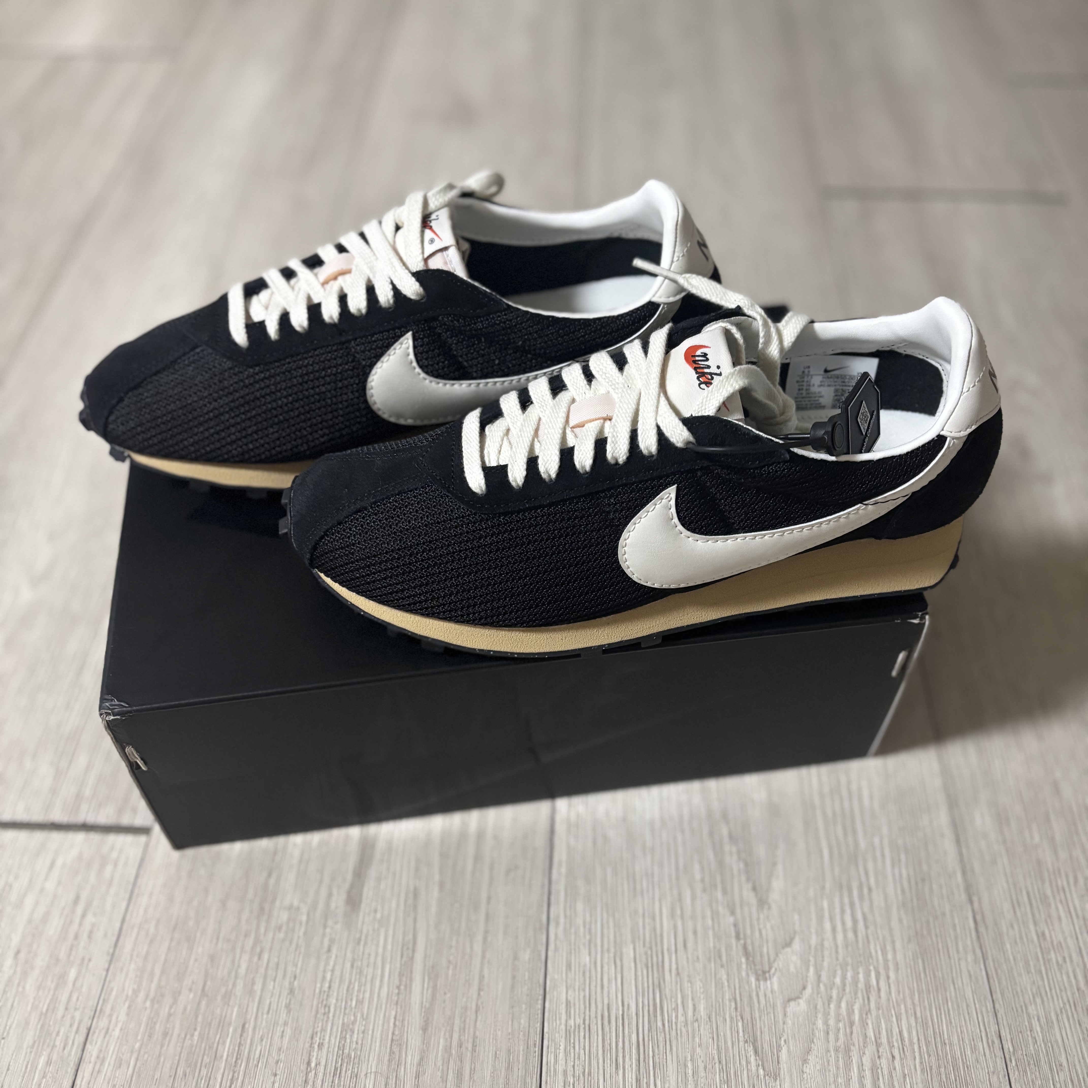 Nike LD-1000 SP Black and Sail ์ฐฉ์ฉ ์คํ์ผ - 2
