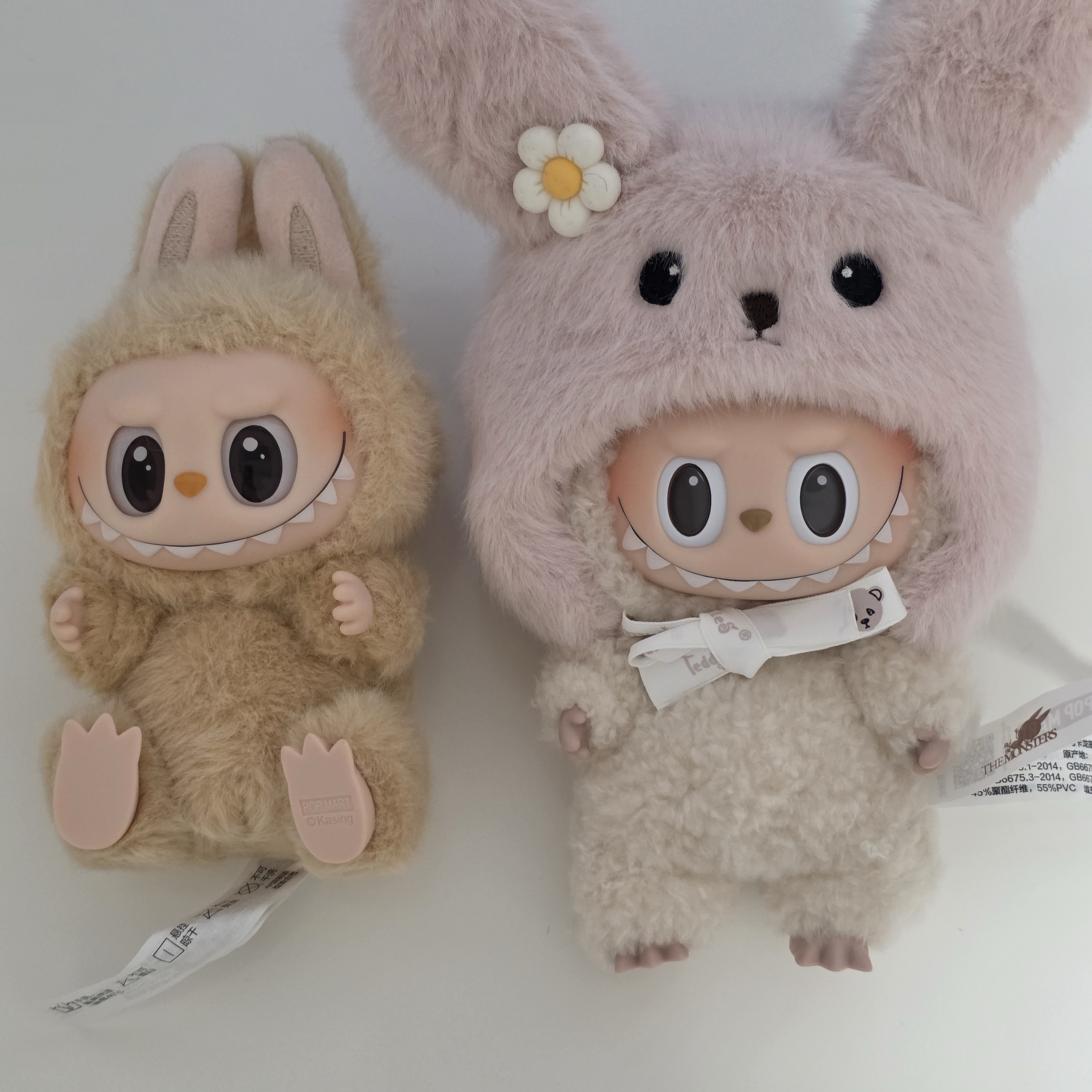 Pop Mart Labubu Let's Play Together Doll Series Baba Keyring (Opened Case), Pop Mart Labubu The Monsters Labubu Tasty Macarons Series Soymilk Keyring 착용 스타일