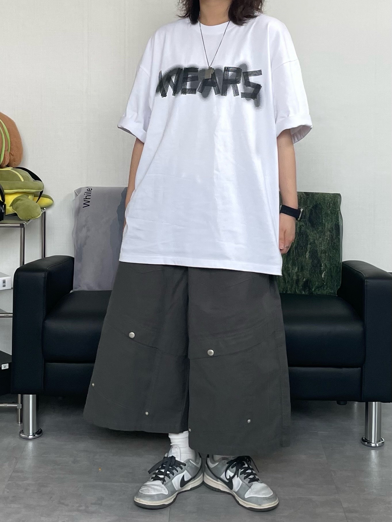 (W) Nike Dunk Low Light Smoke Grey, Our Legacy Ladon Leather Keychain Black 착용 스타일 - 1